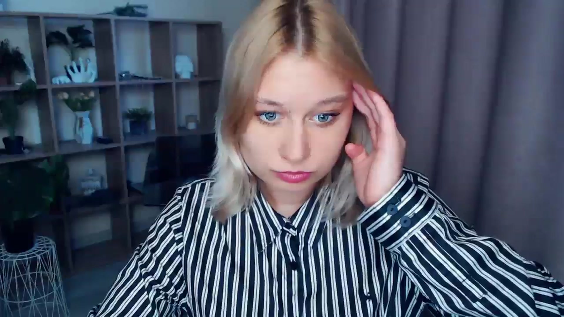 Gallery image thumbnail from Kukla_kolduna's myfreecams stream on, 04/03/2025, 16:58 image 6 of 20