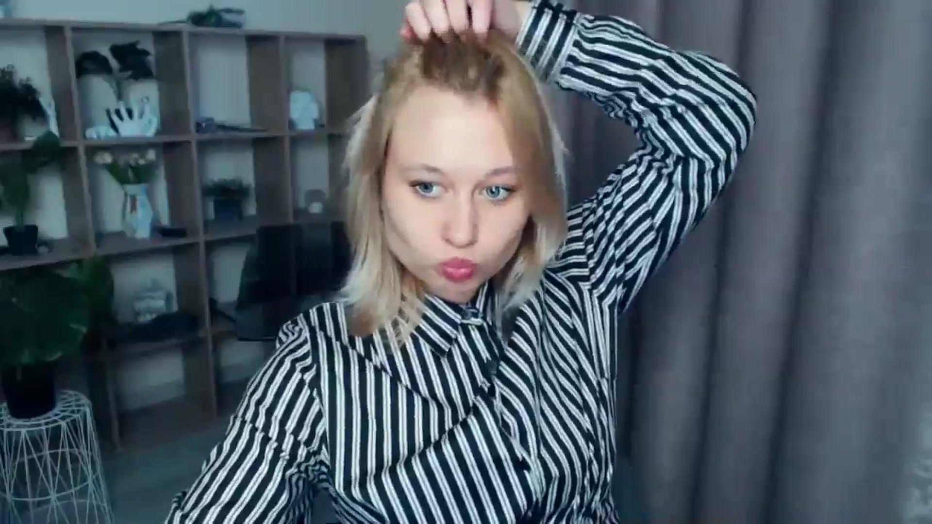 Gallery image thumbnail from Kukla_kolduna's myfreecams stream on, 04/03/2025, 16:58 image 12 of 20