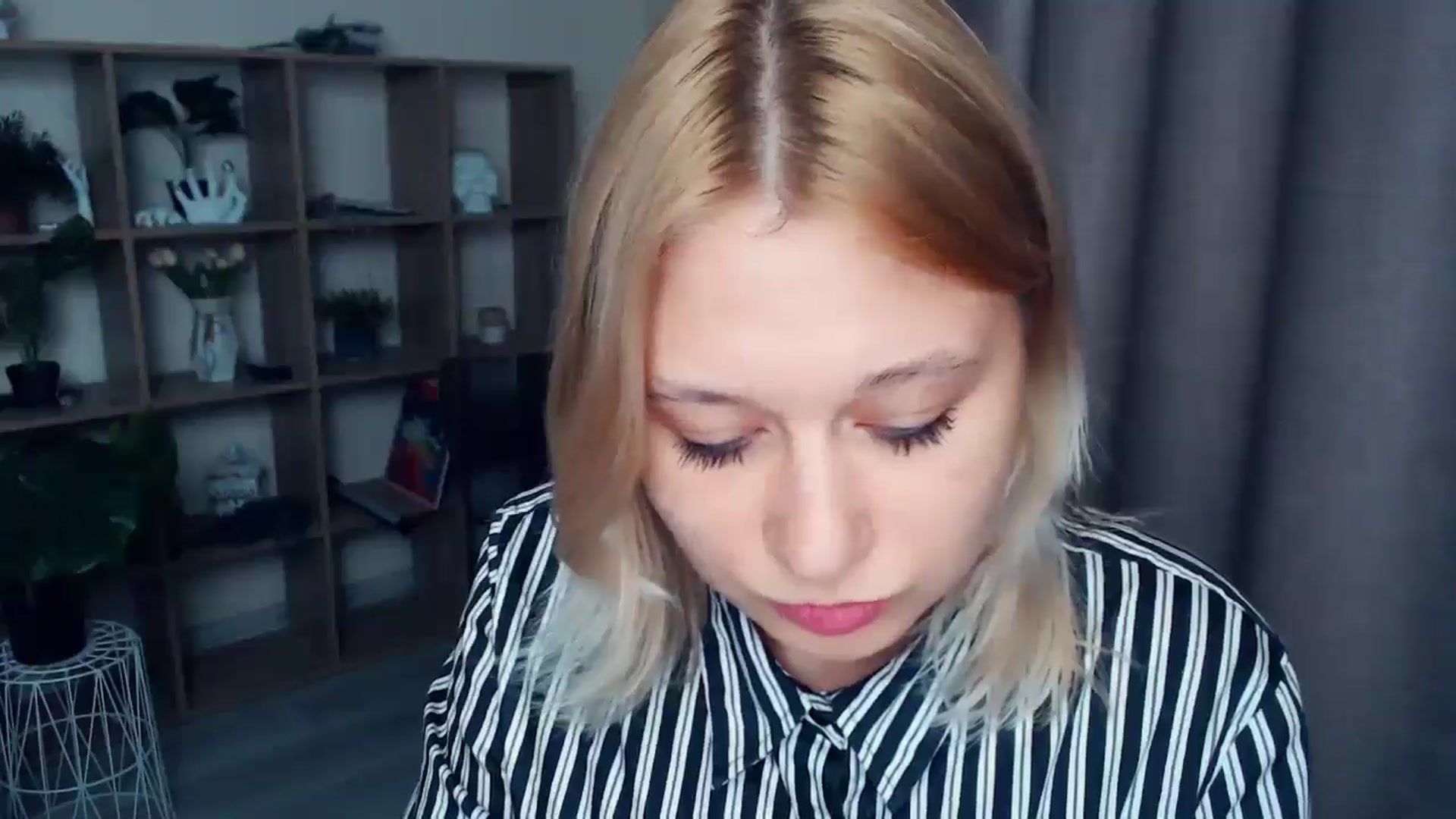 Gallery image thumbnail from Kukla_kolduna's myfreecams stream on, 04/03/2025, 17:39 image 5 of 20