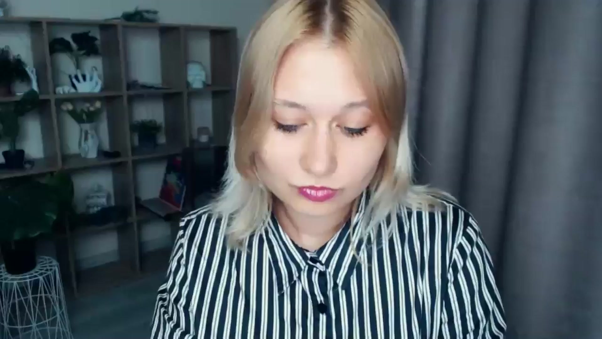 Gallery image thumbnail from Kukla_kolduna's myfreecams stream on, 04/03/2025, 17:39 image 15 of 20