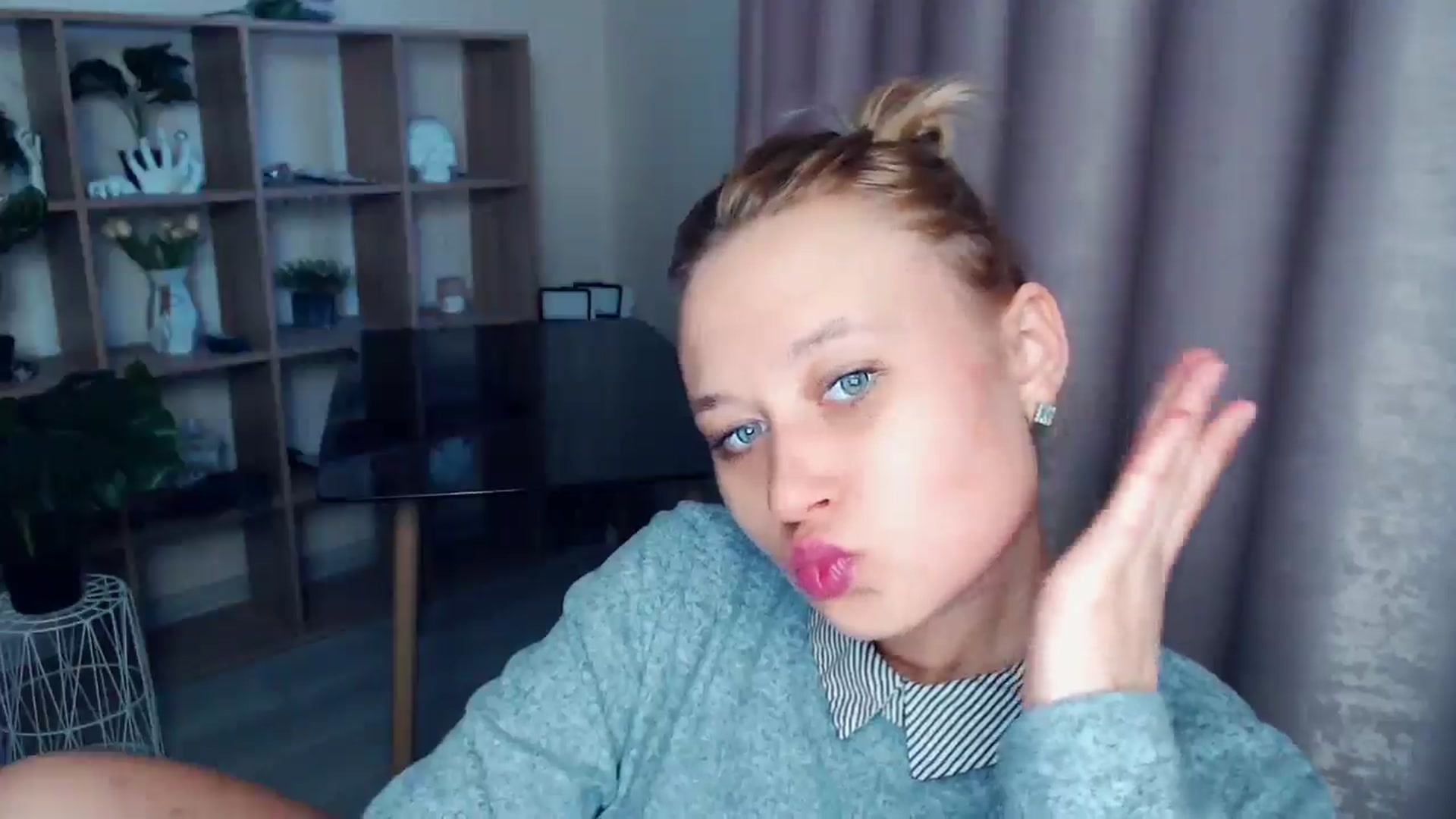 Gallery image thumbnail from Kukla_kolduna's myfreecams stream on, 04/04/2025, 17:34 image 3 of 20