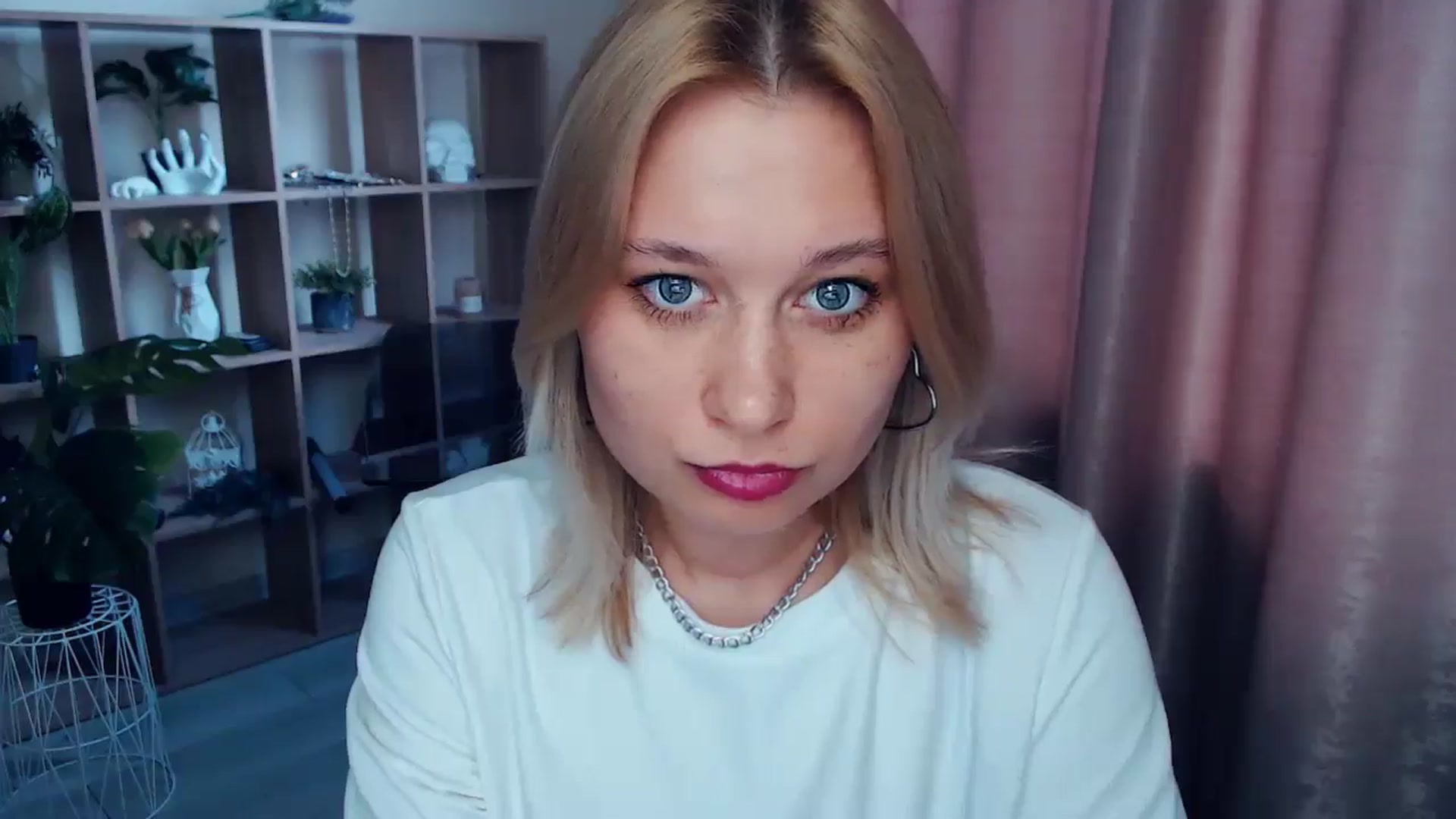 Gallery image thumbnail from Kukla_kolduna's myfreecams stream on, 04/05/2025, 15:18 image 4 of 20