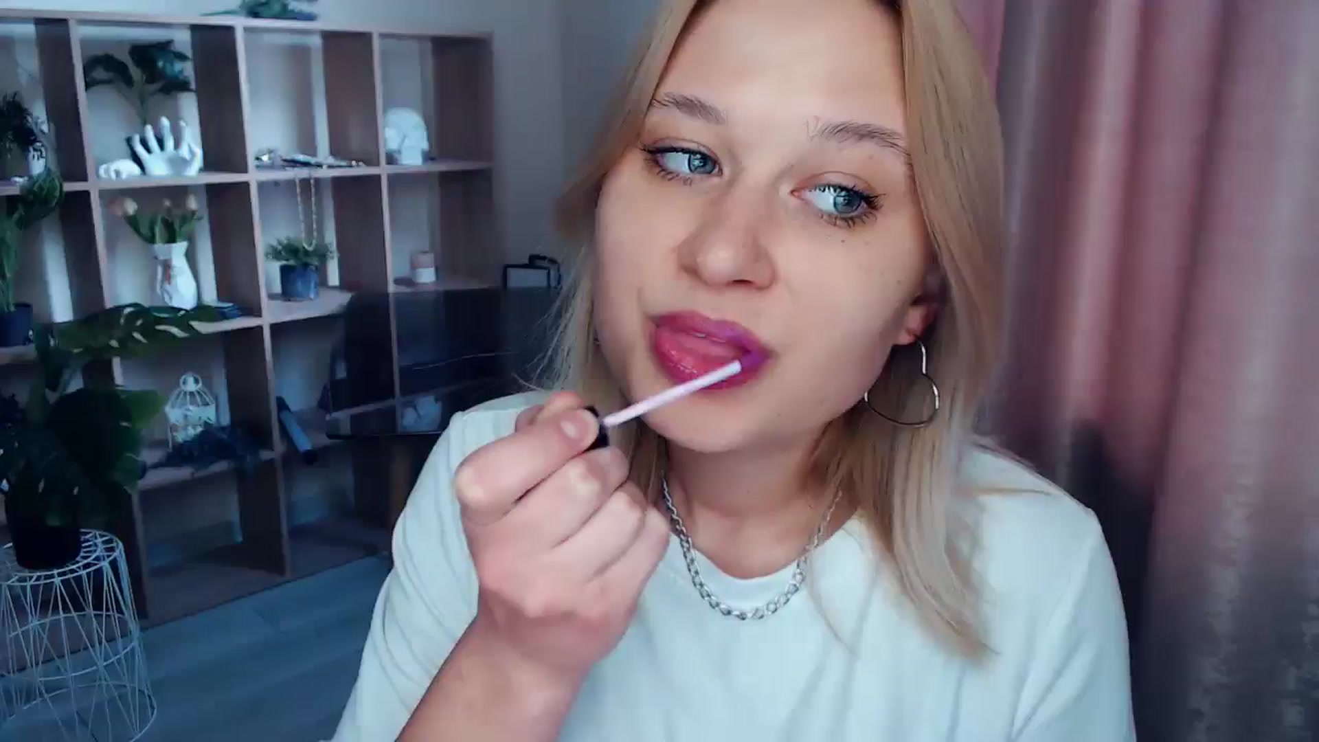 Gallery image thumbnail from Kukla_kolduna's myfreecams stream on, 04/05/2025, 15:18 image 1 of 20