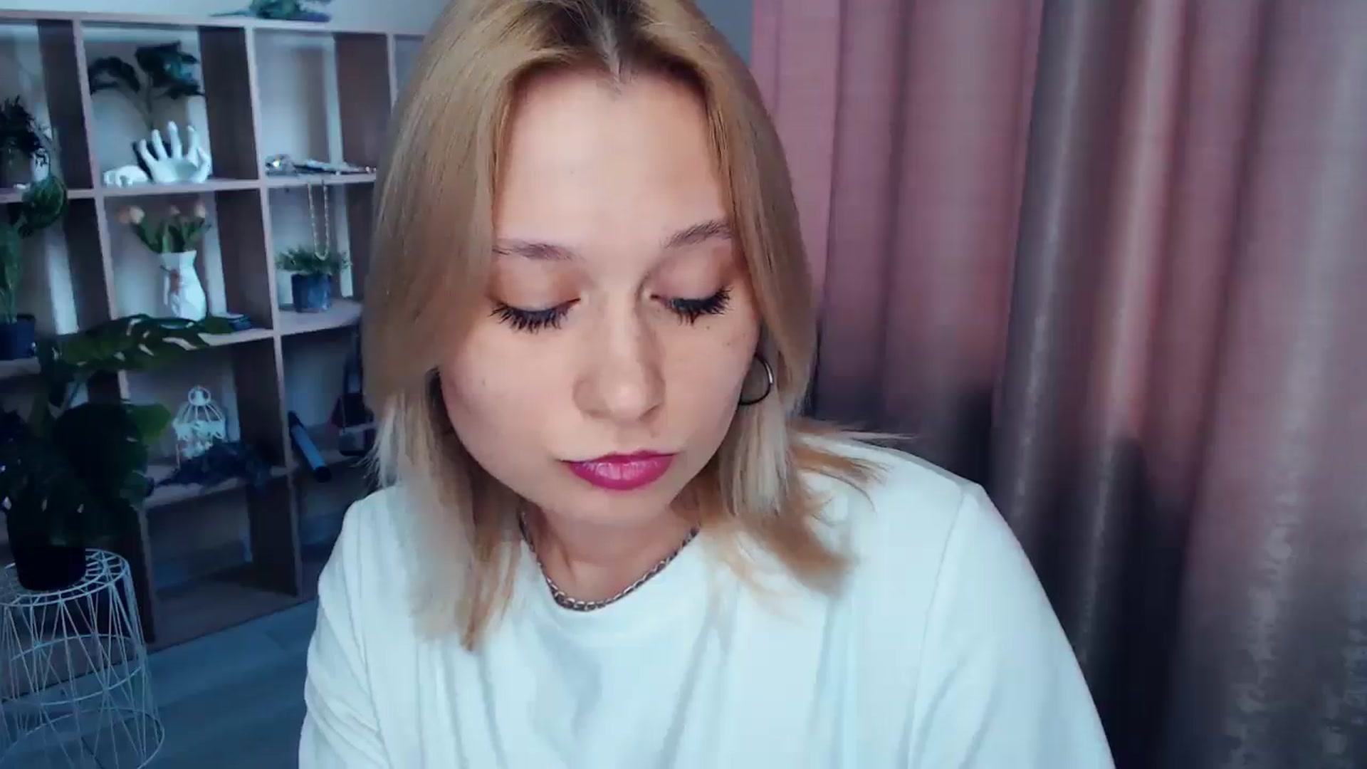 Gallery image thumbnail from Kukla_kolduna's myfreecams stream on, 04/05/2025, 15:18 image 5 of 20