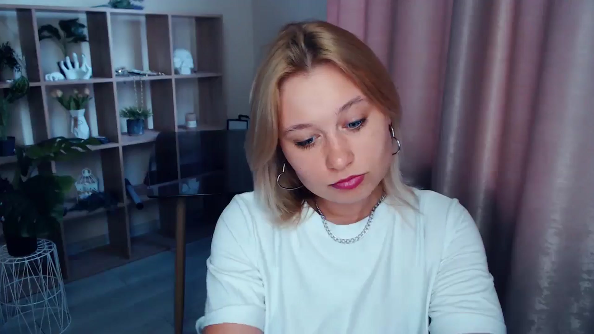 Gallery image thumbnail from Kukla_kolduna's myfreecams stream on, 04/05/2025, 15:18 image 7 of 20