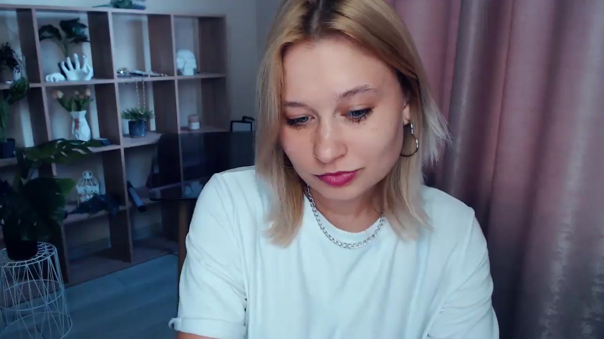 Gallery image thumbnail from Kukla_kolduna's myfreecams stream on, 04/05/2025, 15:18 image 9 of 20