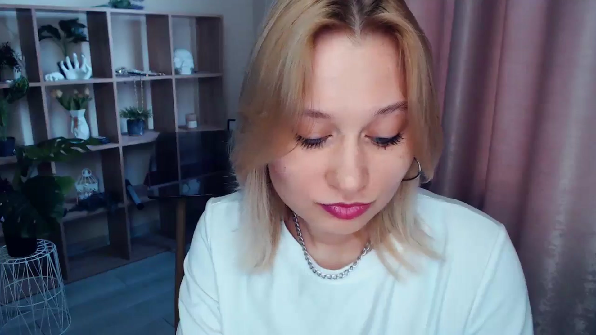 Gallery image thumbnail from Kukla_kolduna's myfreecams stream on, 04/05/2025, 15:18 image 11 of 20