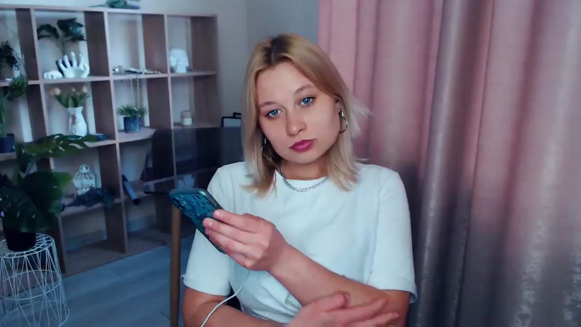 Gallery image thumbnail from Kukla_kolduna's myfreecams stream on, 04/05/2025, 15:18 image 10 of 20
