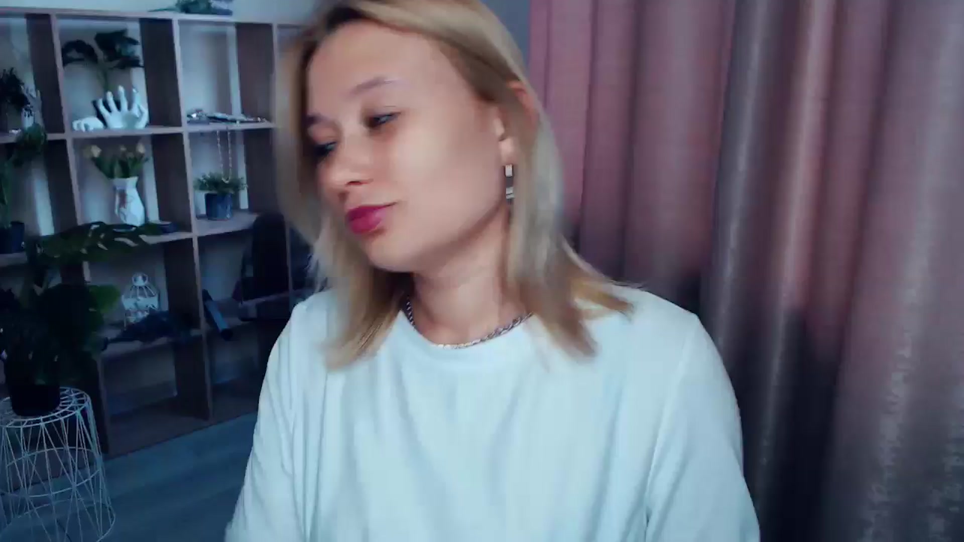 Gallery image thumbnail from Kukla_kolduna's myfreecams stream on, 04/05/2025, 15:18 image 6 of 20