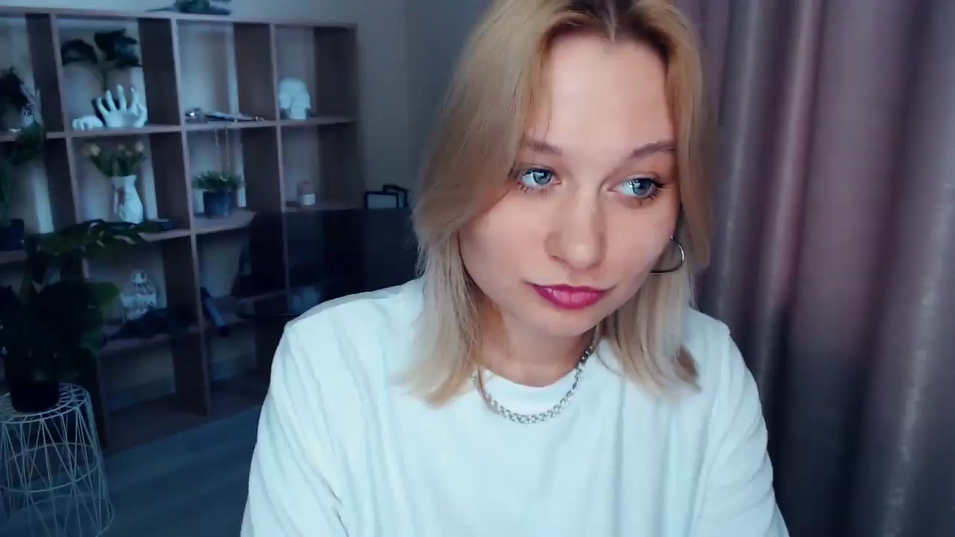 Gallery image thumbnail from Kukla_kolduna's myfreecams stream on, 04/05/2025, 15:18 image 13 of 20