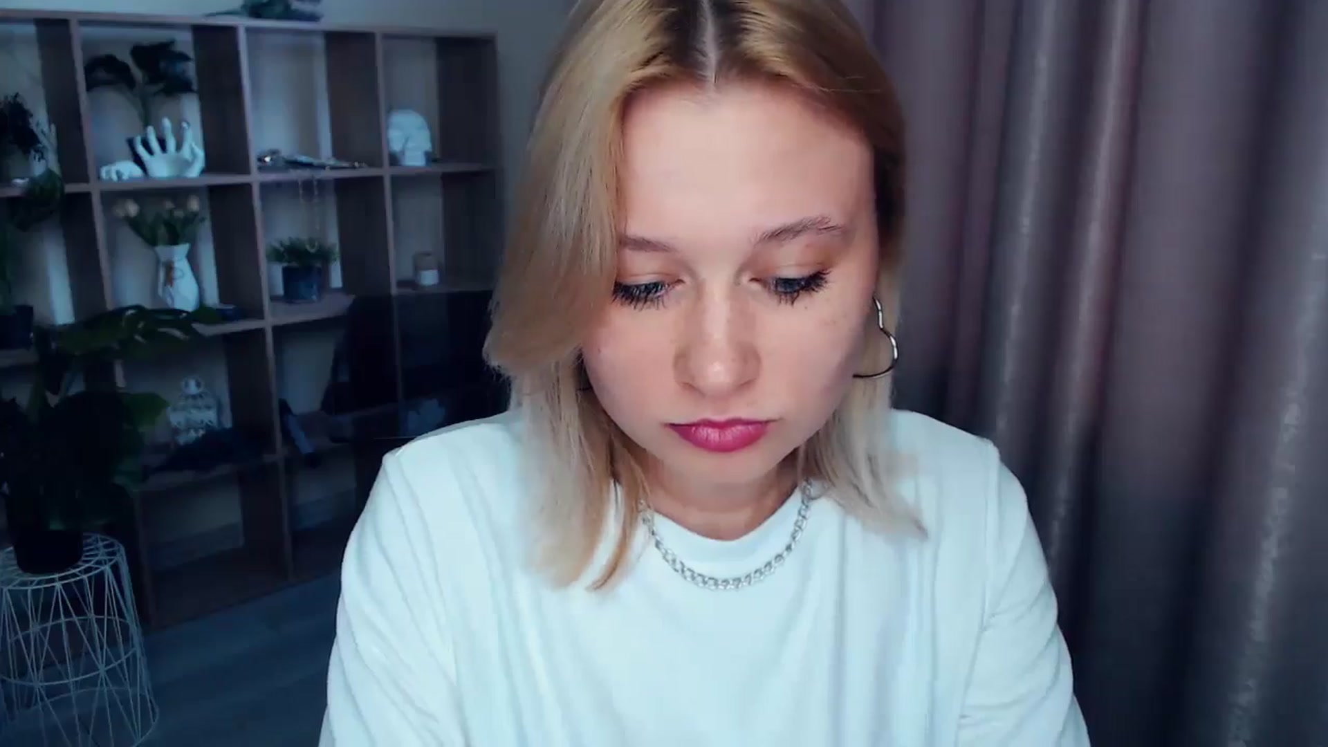 Gallery image thumbnail from Kukla_kolduna's myfreecams stream on, 04/05/2025, 15:18 image 14 of 20