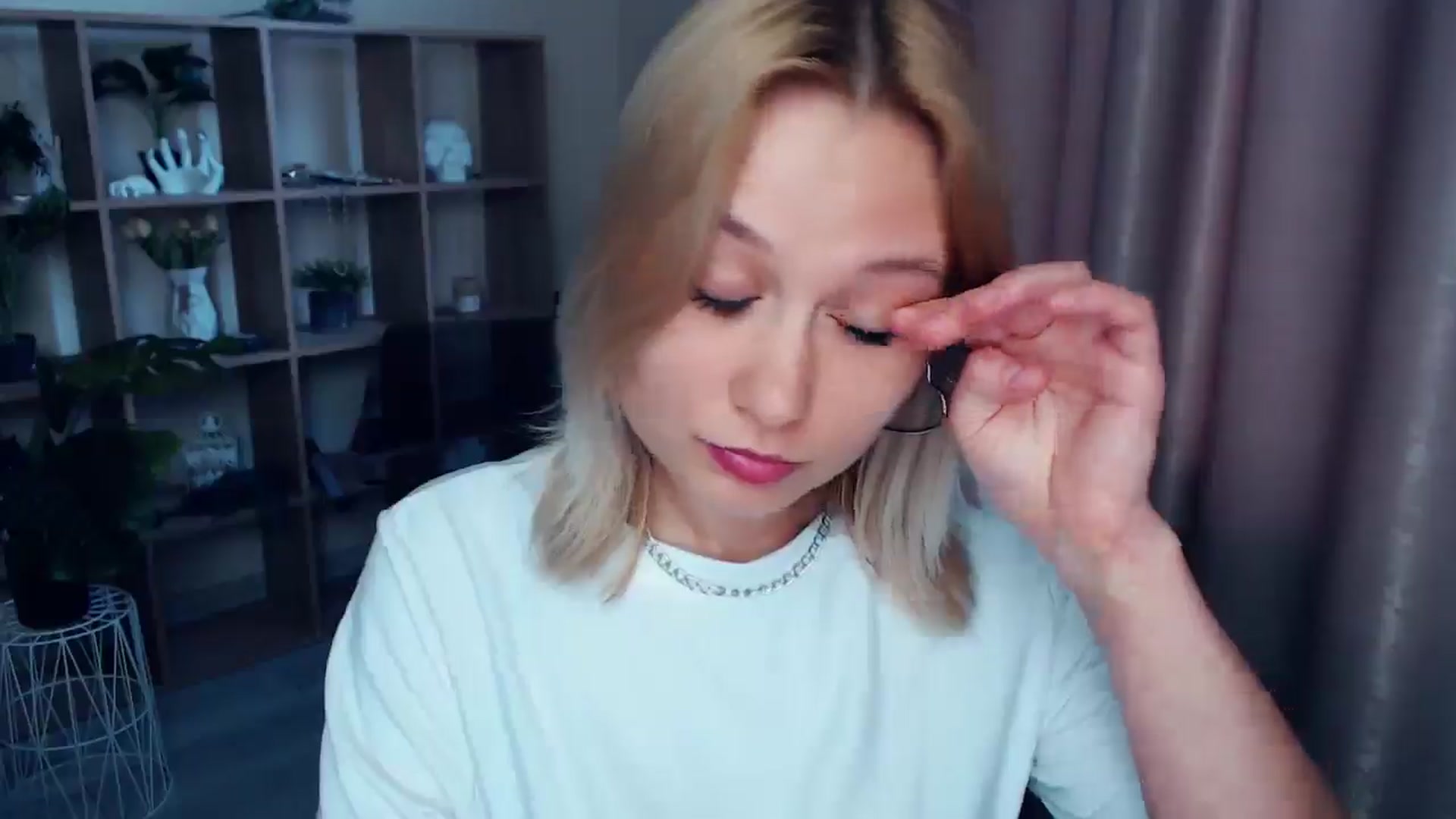 Gallery image thumbnail from Kukla_kolduna's myfreecams stream on, 04/05/2025, 15:18 image 20 of 20