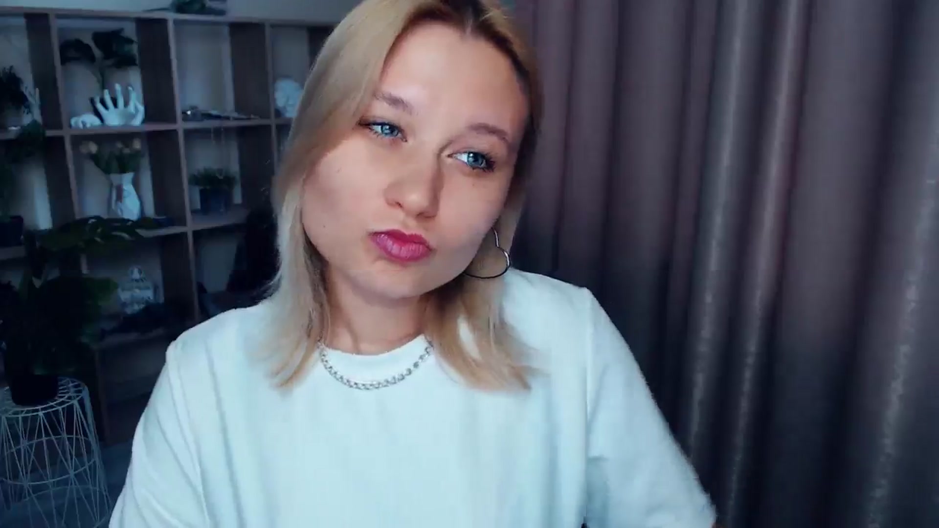 Gallery image thumbnail from Kukla_kolduna's myfreecams stream on, 04/05/2025, 15:18 image 15 of 20