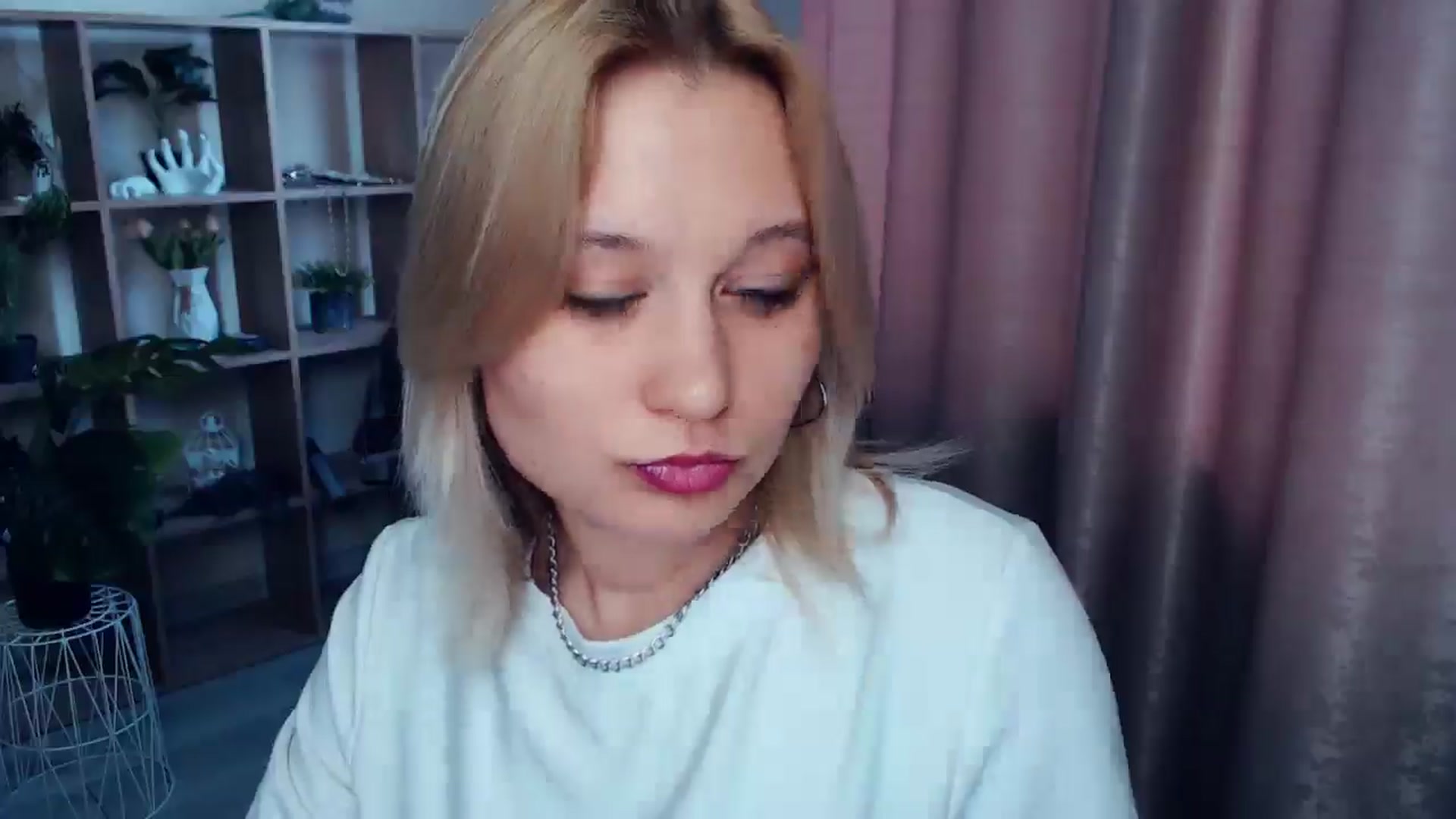 Gallery image thumbnail from Kukla_kolduna's myfreecams stream on, 04/05/2025, 15:18 image 8 of 20