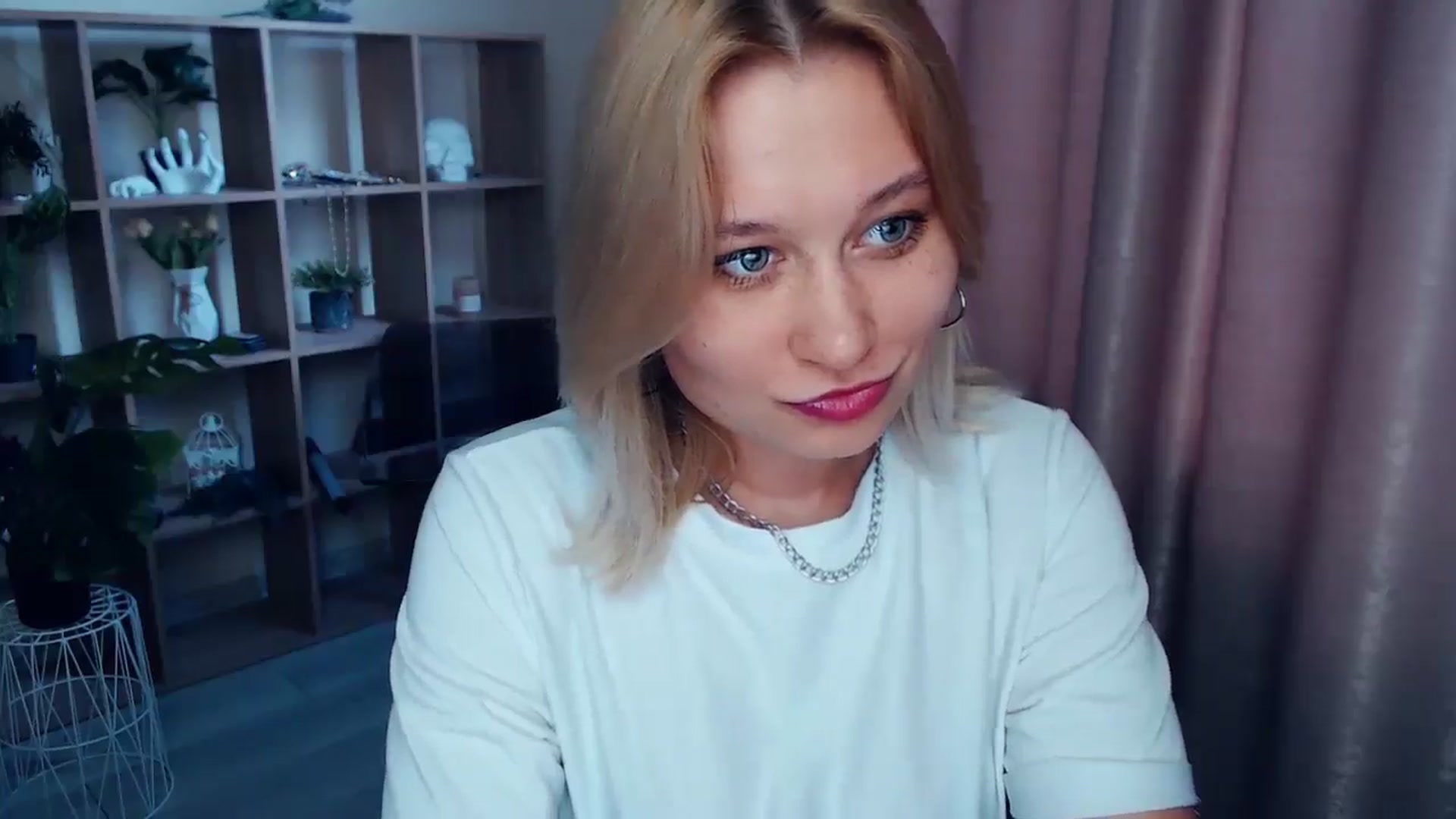 Gallery image thumbnail from Kukla_kolduna's myfreecams stream on, 04/05/2025, 15:18 image 12 of 20