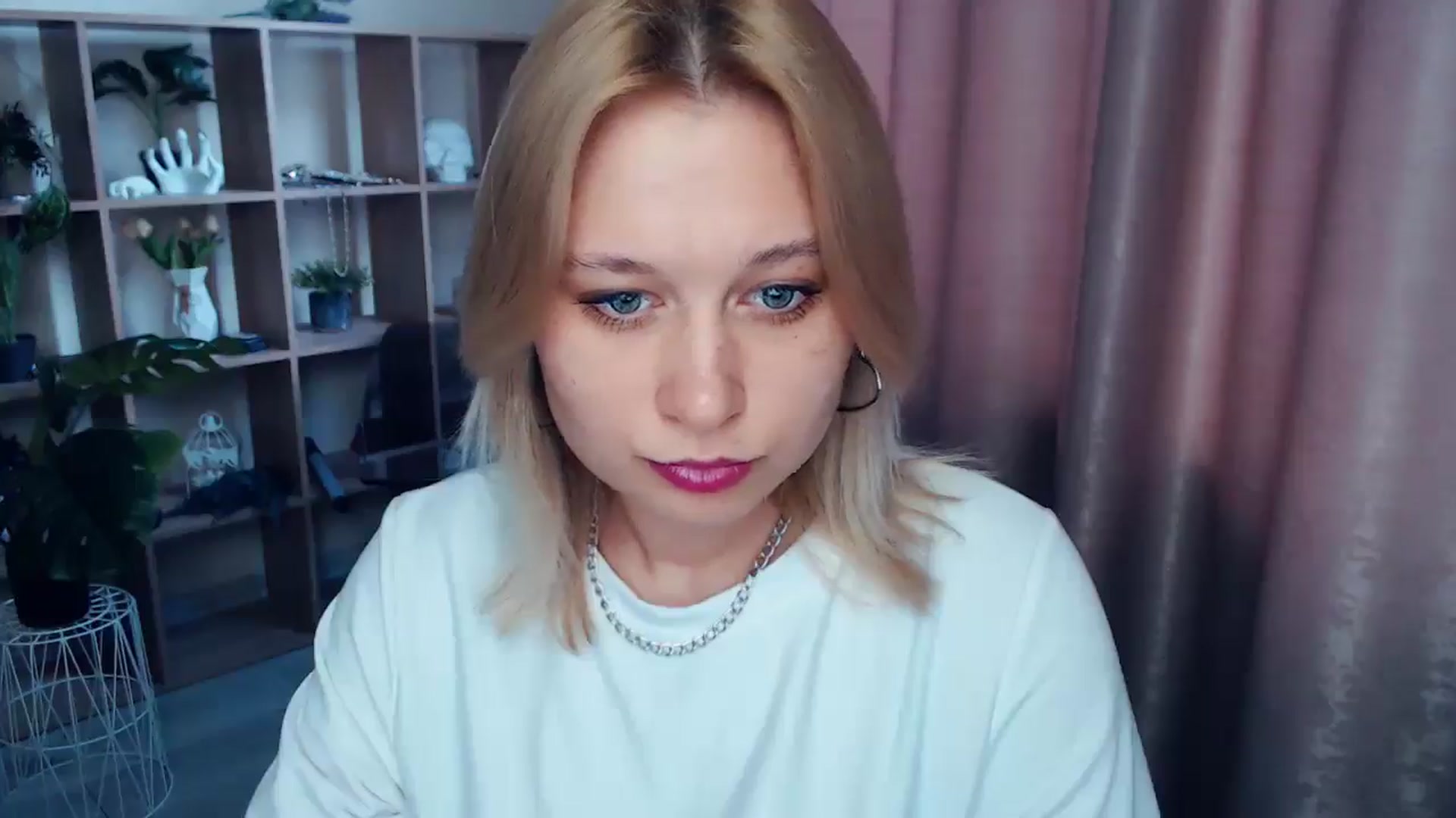 Gallery image thumbnail from Kukla_kolduna's myfreecams stream on, 04/05/2025, 15:18 image 2 of 20