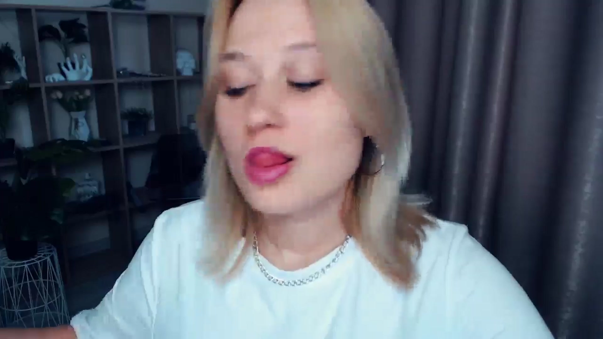 Gallery image thumbnail from Kukla_kolduna's myfreecams stream on, 04/05/2025, 15:18 image 16 of 20