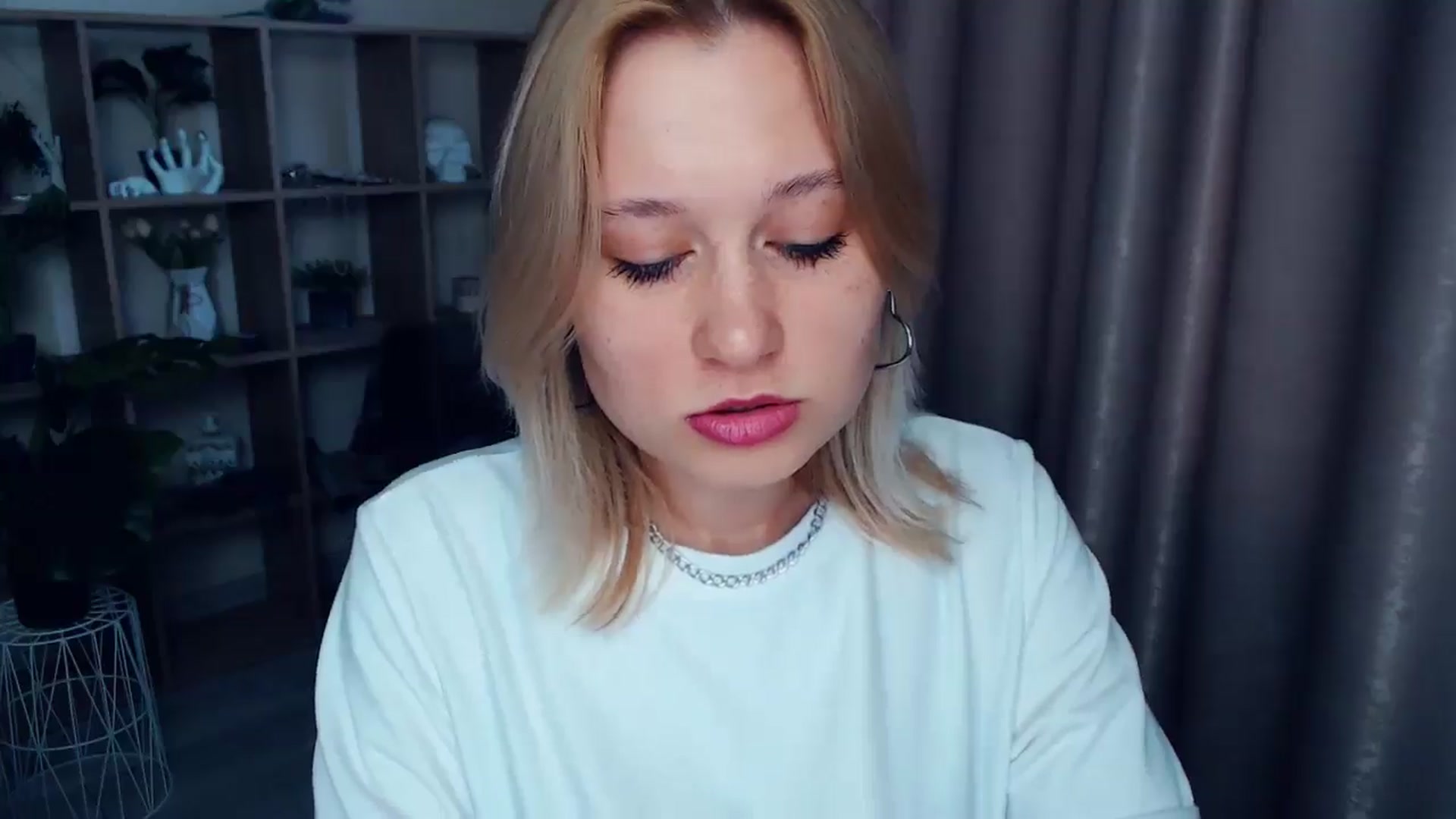 Gallery image thumbnail from Kukla_kolduna's myfreecams stream on, 04/05/2025, 15:18 image 17 of 20