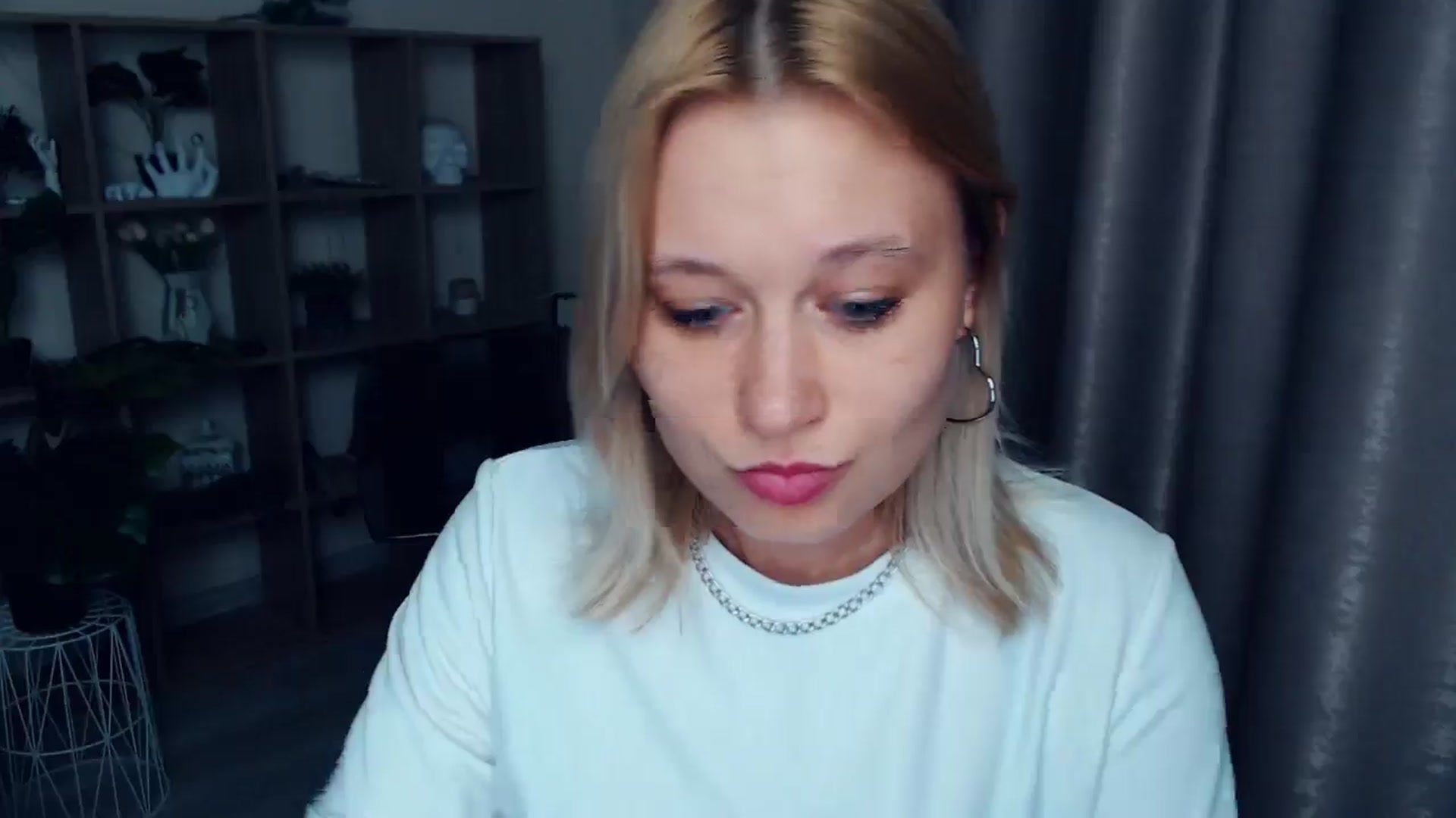 Gallery image thumbnail from Kukla_kolduna's myfreecams stream on, 04/05/2025, 17:45 image 17 of 20