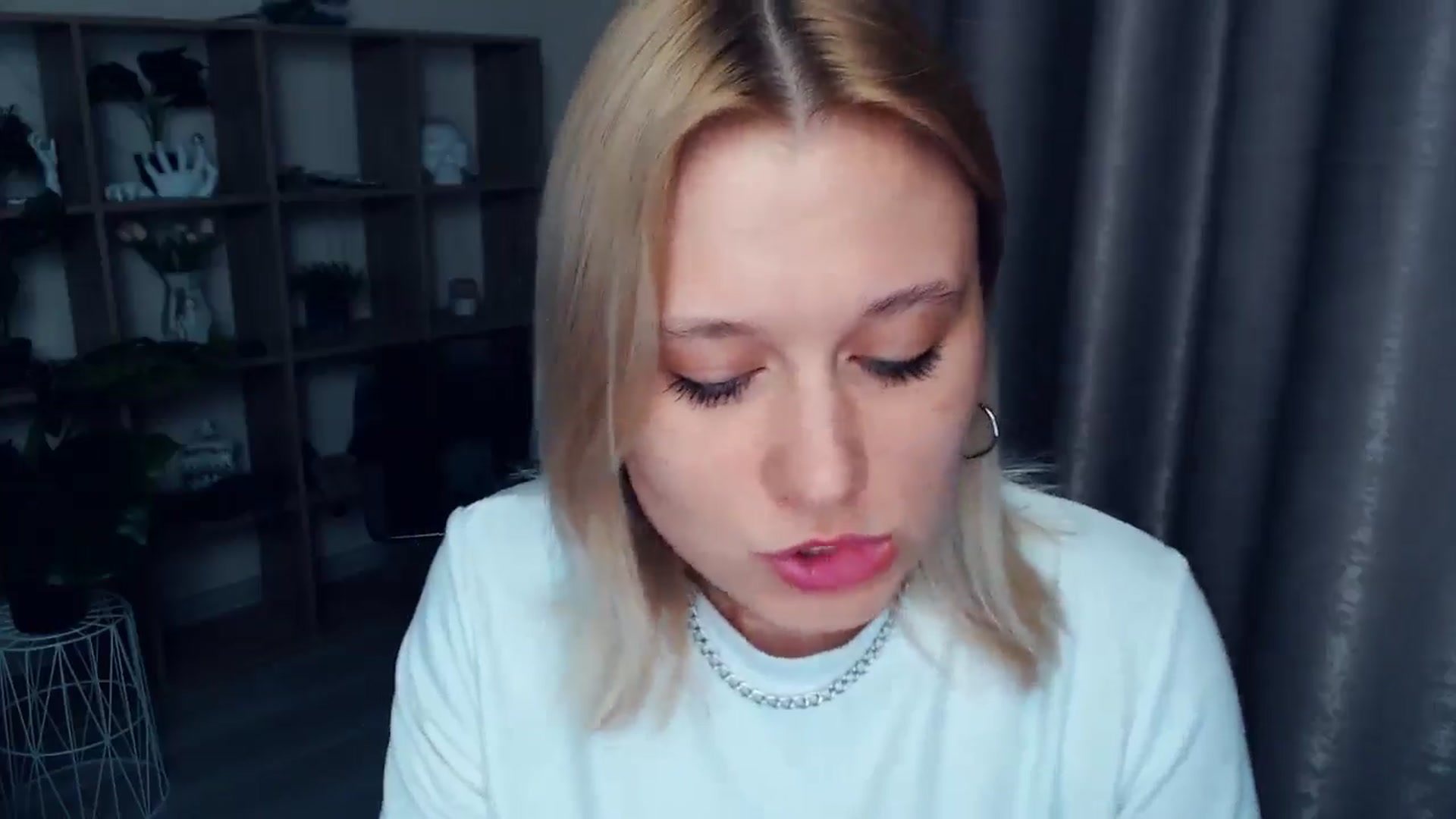 Gallery image thumbnail from Kukla_kolduna's myfreecams stream on, 04/05/2025, 17:45 image 14 of 20