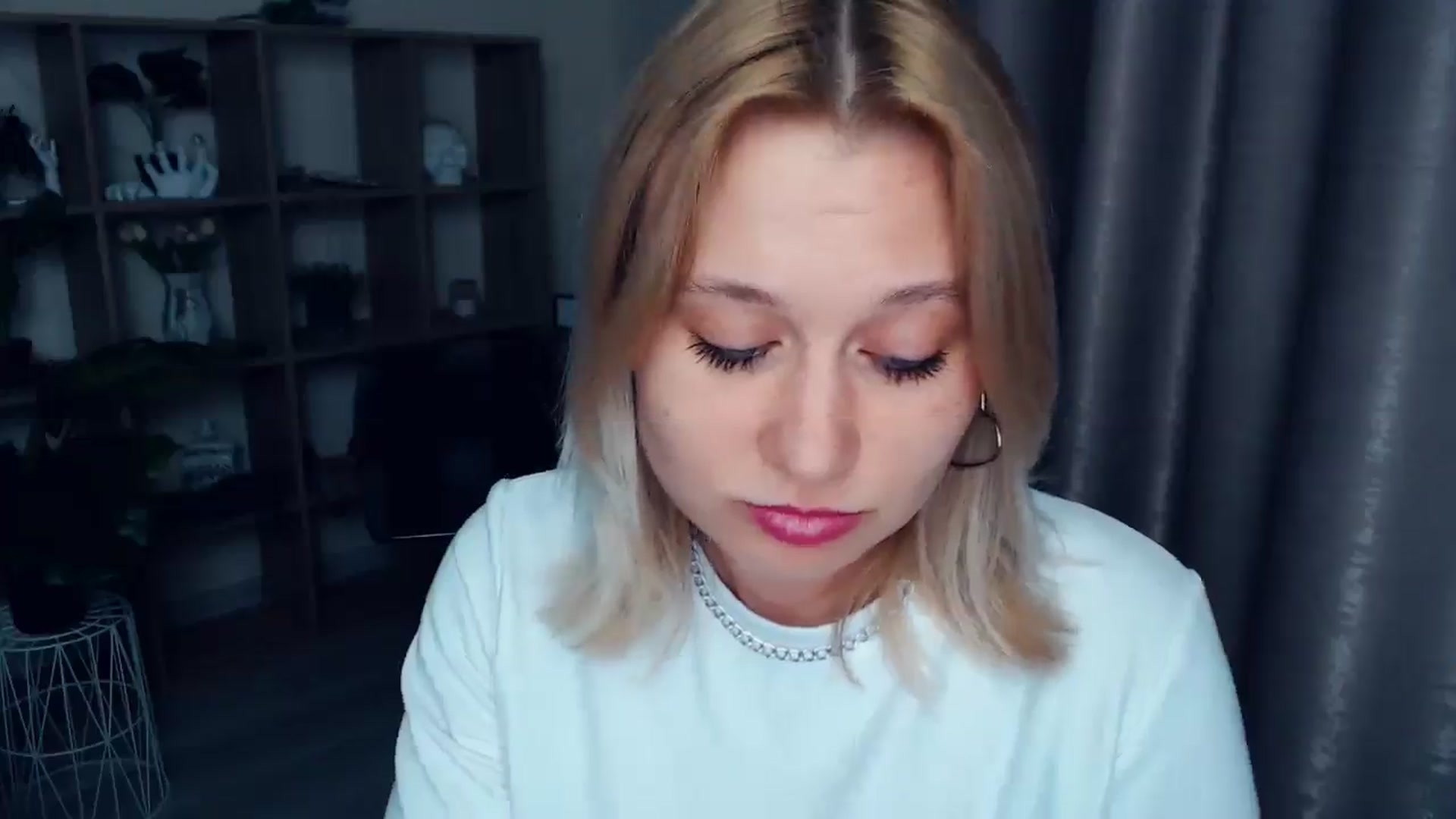 Gallery image thumbnail from Kukla_kolduna's myfreecams stream on, 04/05/2025, 17:45 image 6 of 20