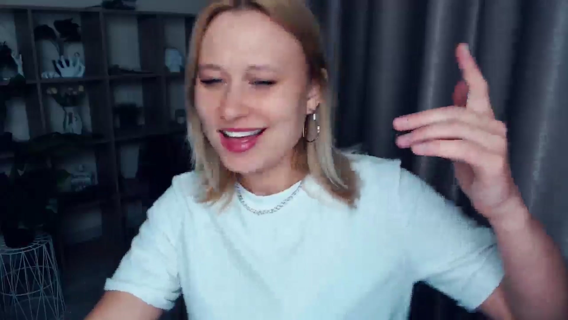 Gallery image thumbnail from Kukla_kolduna's myfreecams stream on, 04/05/2025, 17:45 image 12 of 20