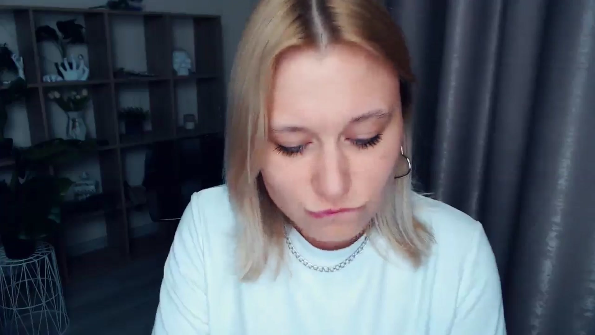 Gallery image thumbnail from Kukla_kolduna's myfreecams stream on, 04/05/2025, 17:45 image 16 of 20
