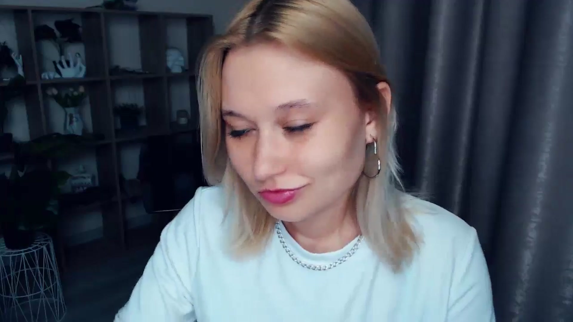 Gallery image thumbnail from Kukla_kolduna's myfreecams stream on, 04/05/2025, 17:45 image 11 of 20