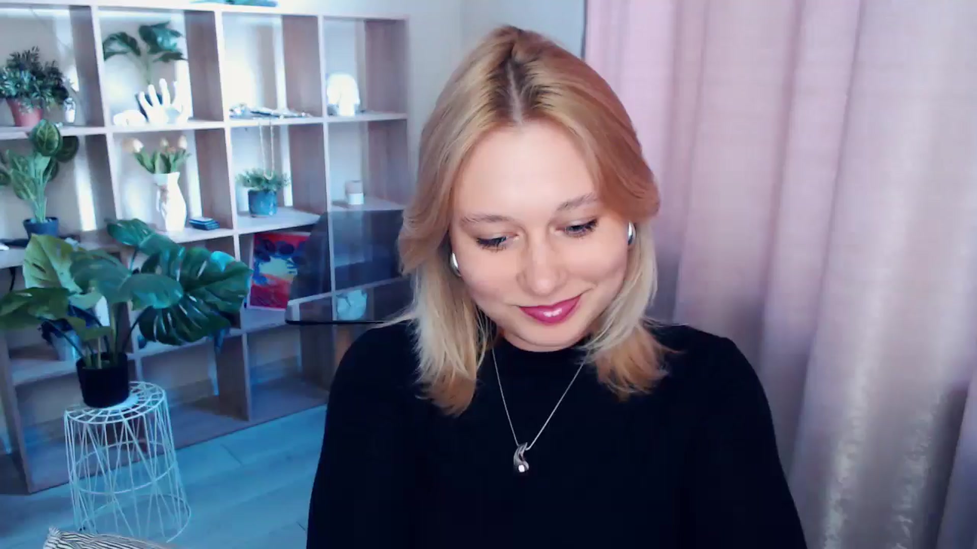 Gallery image thumbnail from Kukla_kolduna's myfreecams stream on, 04/06/2025, 14:57 image 13 of 20