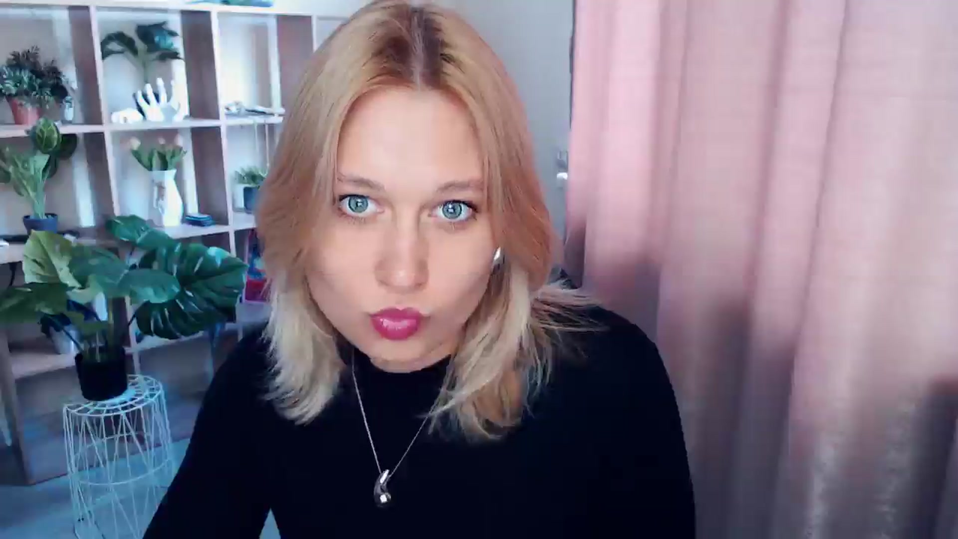 Gallery image thumbnail from Kukla_kolduna's myfreecams stream on, 04/06/2025, 14:57 image 5 of 20