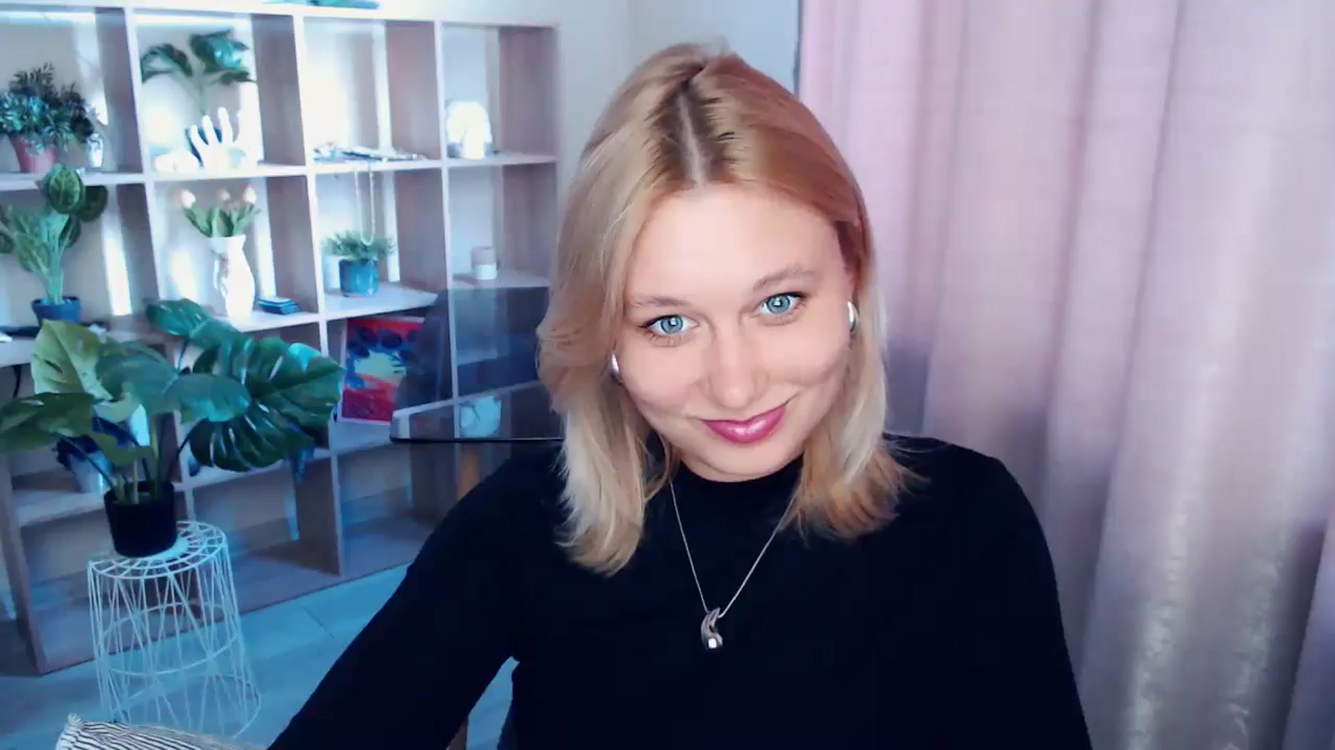 Gallery image thumbnail from Kukla_kolduna's myfreecams stream on, 04/06/2025, 14:57 image 16 of 20