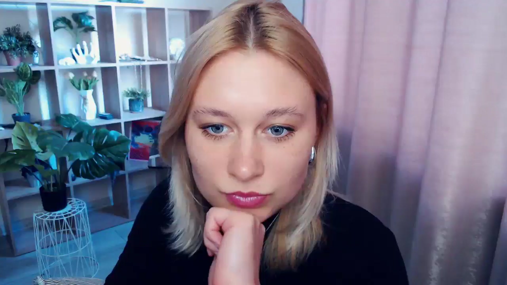 Gallery image thumbnail from Kukla_kolduna's myfreecams stream on, 04/06/2025, 14:57 image 20 of 20