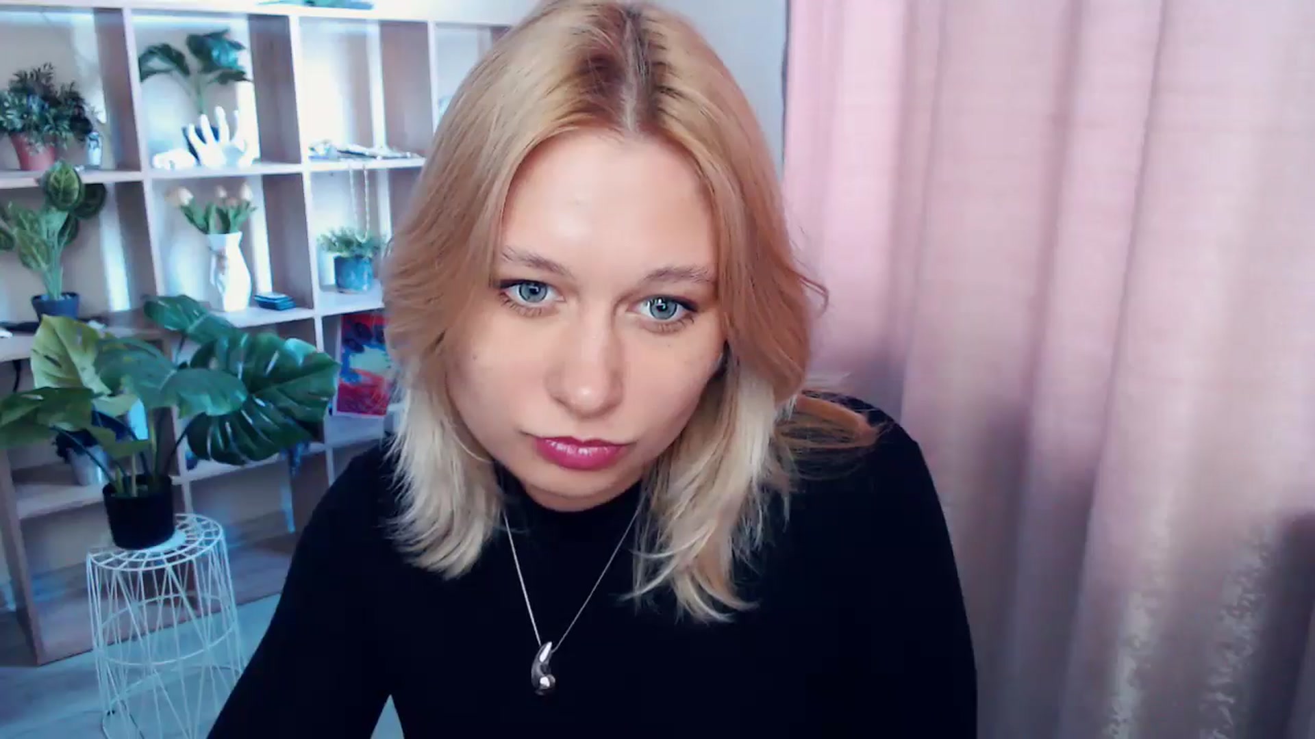 Gallery image thumbnail from Kukla_kolduna's myfreecams stream on, 04/06/2025, 14:57 image 3 of 20