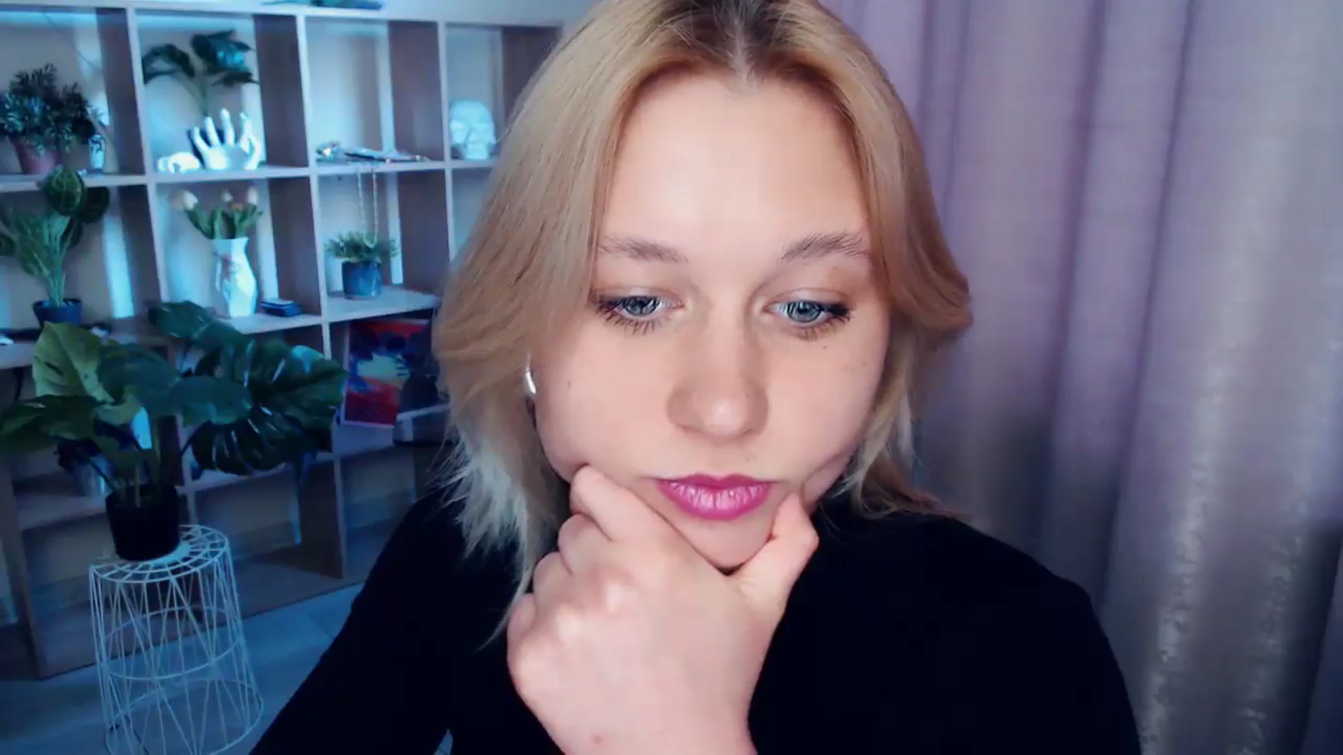 Gallery image thumbnail from Kukla_kolduna's myfreecams stream on, 04/06/2025, 16:02 image 9 of 20