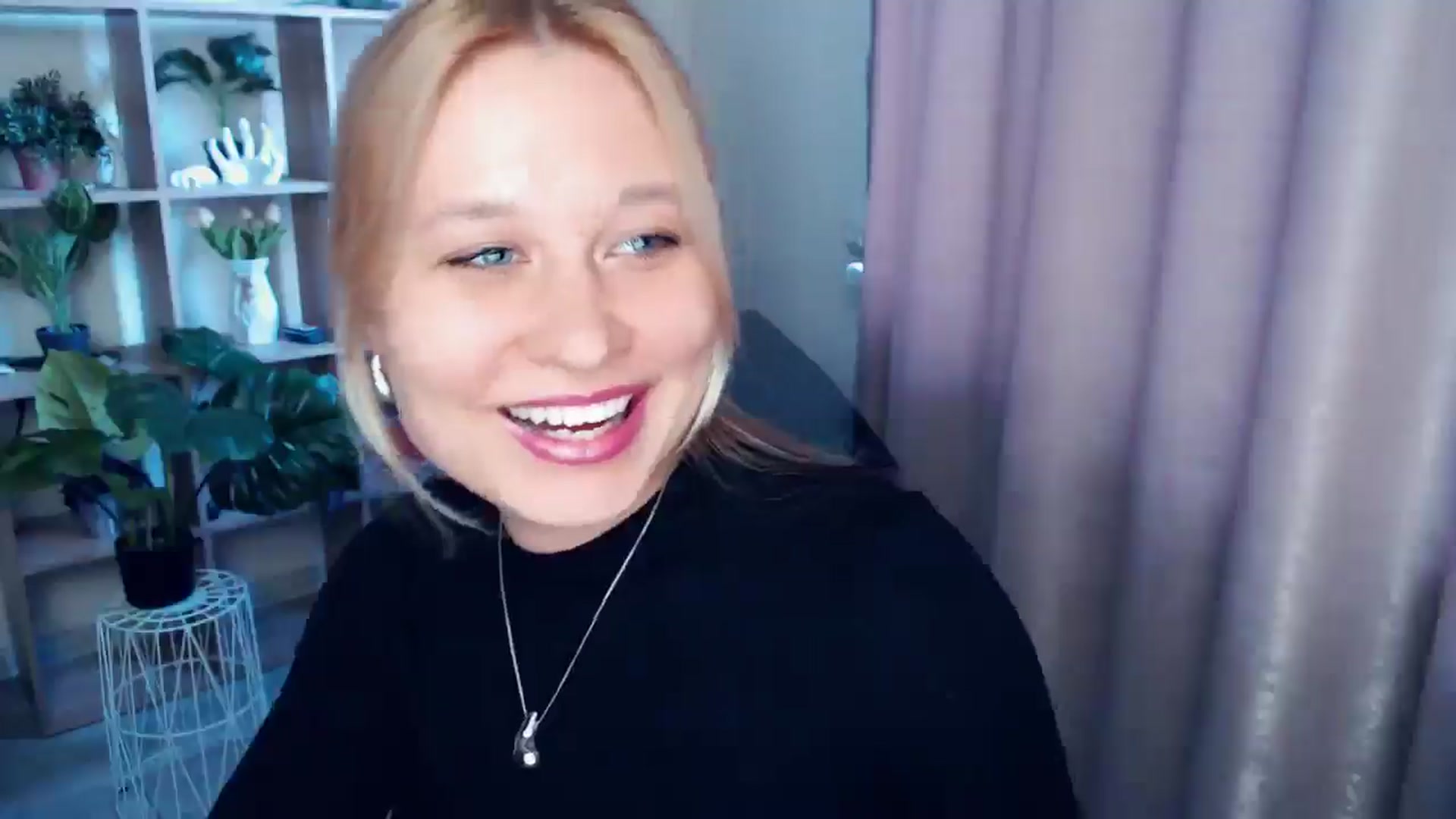 Gallery image thumbnail from Kukla_kolduna's myfreecams stream on, 04/06/2025, 16:02 image 12 of 20