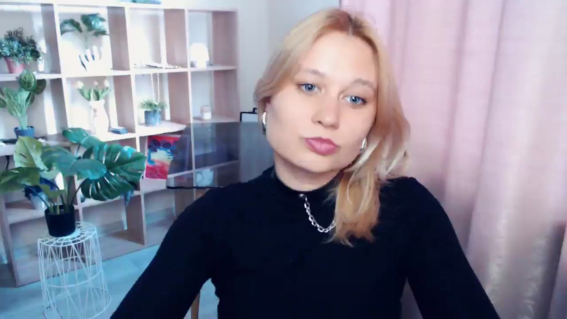 Gallery image thumbnail from Kukla_kolduna's myfreecams stream on, 04/06/2025, 16:02 image 5 of 20