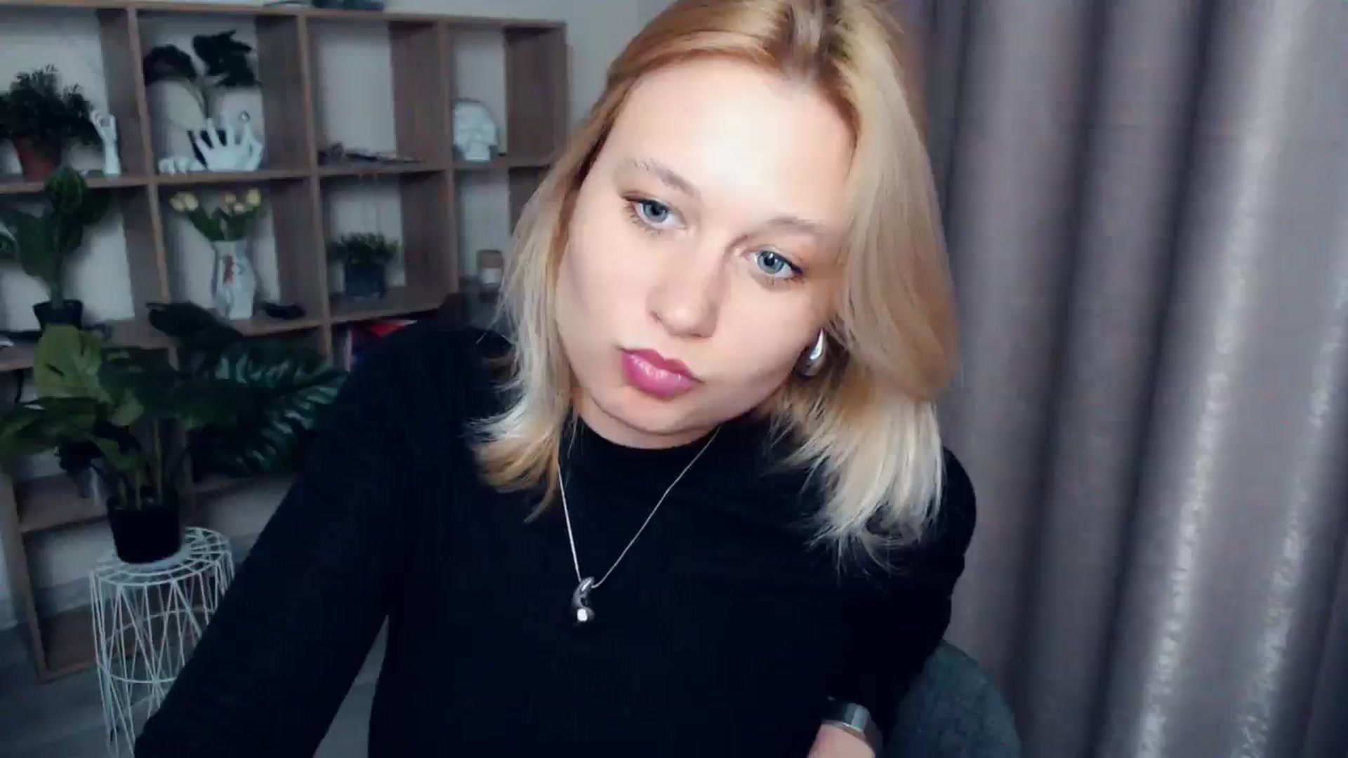 Gallery image thumbnail from Kukla_kolduna's myfreecams stream on, 04/06/2025, 17:49 image 10 of 20