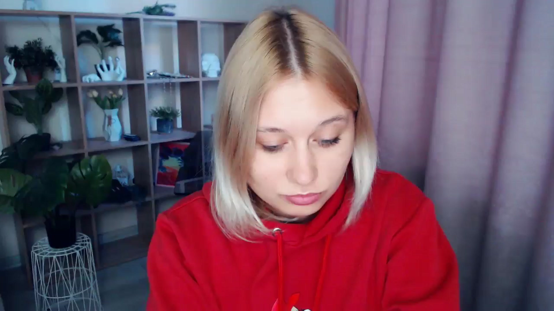 Gallery image thumbnail from Kukla_kolduna's myfreecams stream on, 04/09/2025, 16:34 image 16 of 20