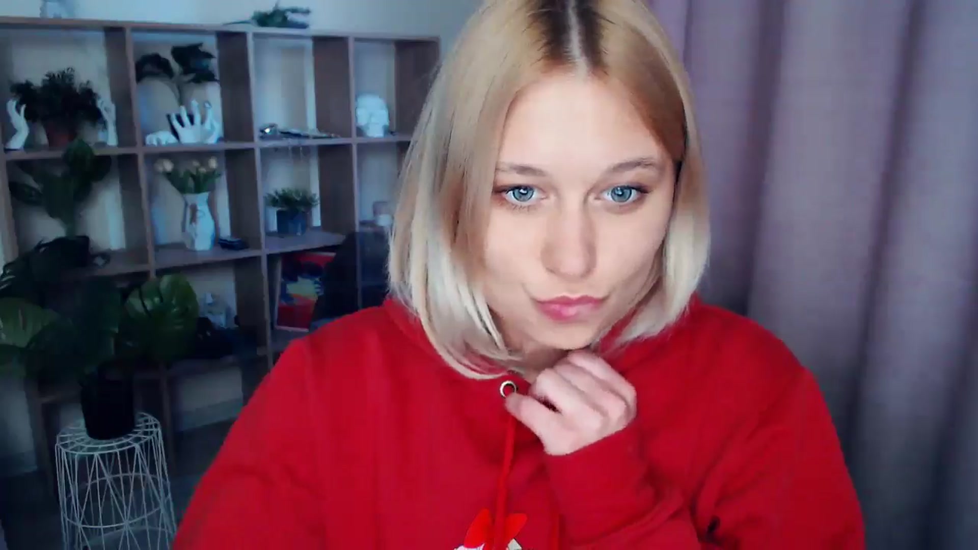 Gallery image thumbnail from Kukla_kolduna's myfreecams stream on, 04/09/2025, 16:34 image 17 of 20