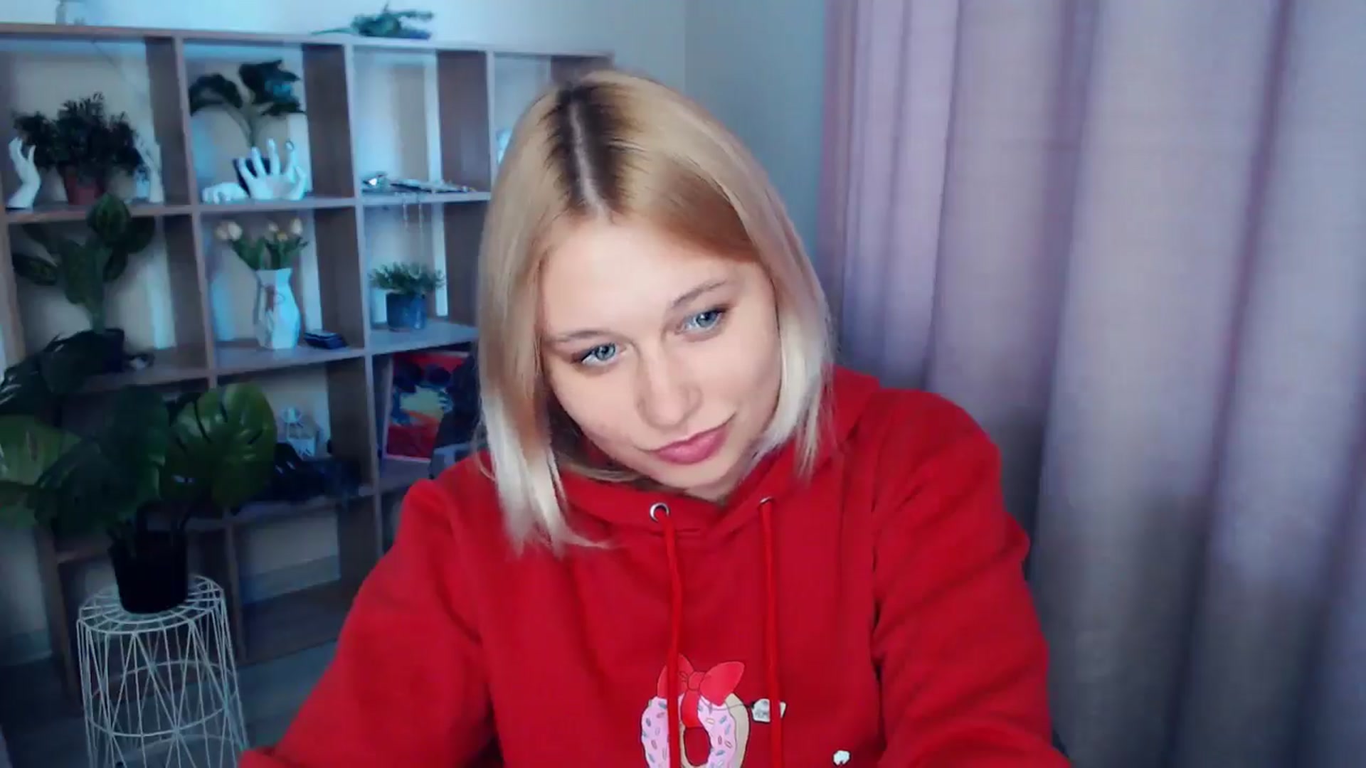 Gallery image thumbnail from Kukla_kolduna's myfreecams stream on, 04/09/2025, 16:34 image 13 of 20