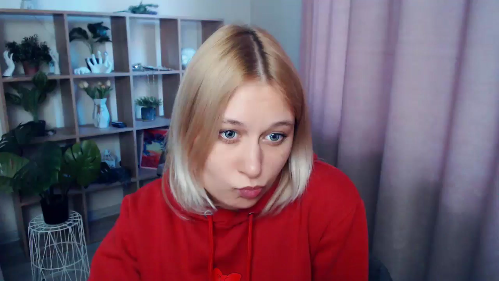 Gallery image thumbnail from Kukla_kolduna's myfreecams stream on, 04/09/2025, 16:34 image 15 of 20