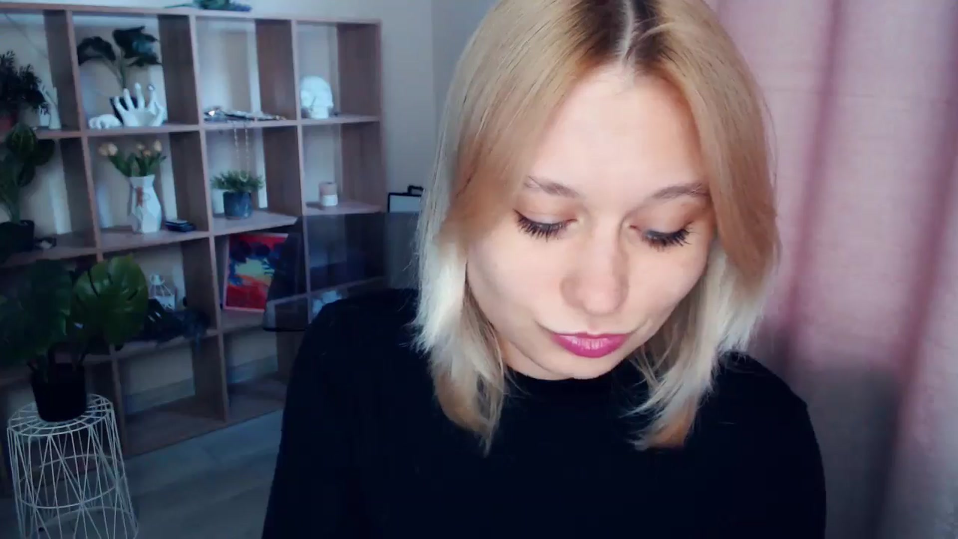 Gallery image thumbnail from Kukla_kolduna's myfreecams stream on, 04/10/2025, 15:13 image 4 of 20