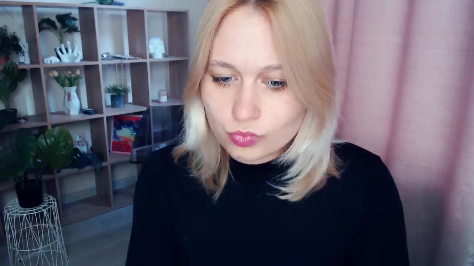 Gallery image thumbnail from Kukla_kolduna's myfreecams stream on, 04/10/2025, 15:13 image 6 of 20