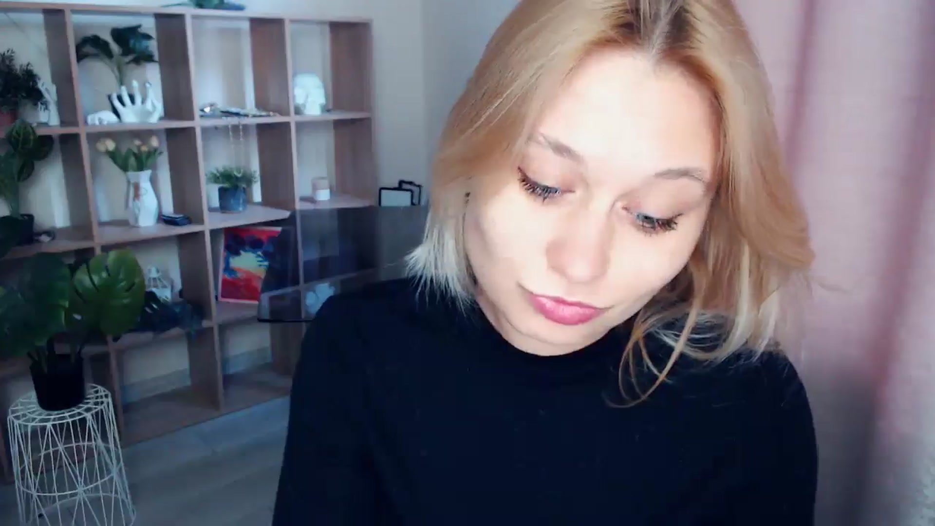 Gallery image thumbnail from Kukla_kolduna's myfreecams stream on, 04/10/2025, 15:13 image 13 of 20