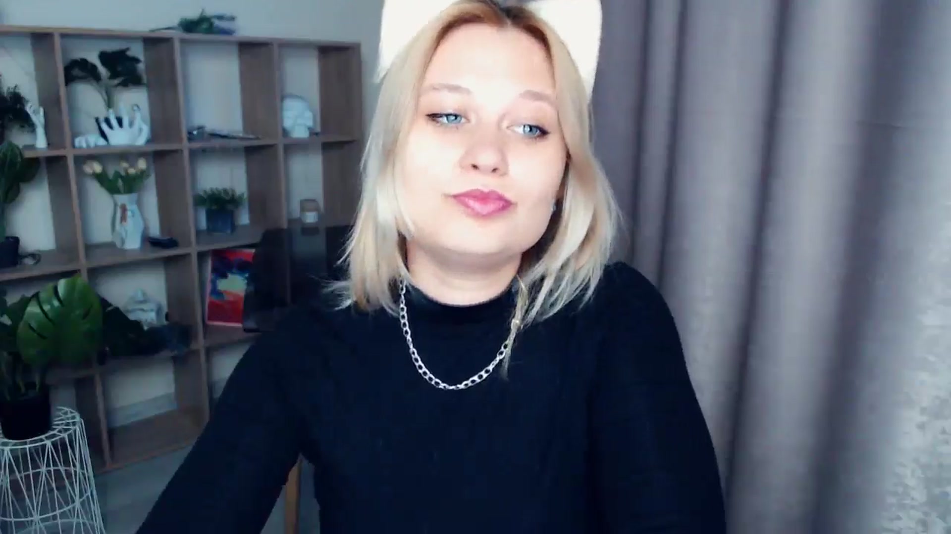 Gallery image thumbnail from Kukla_kolduna's myfreecams stream on, 04/12/2025, 17:23 image 13 of 20