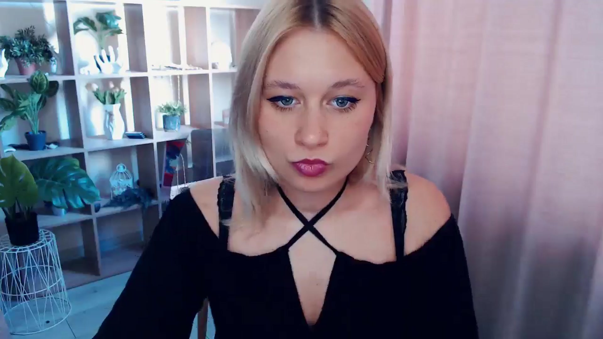 Gallery image thumbnail from Kukla_kolduna's myfreecams stream on, 04/13/2025, 13:48 image 14 of 20