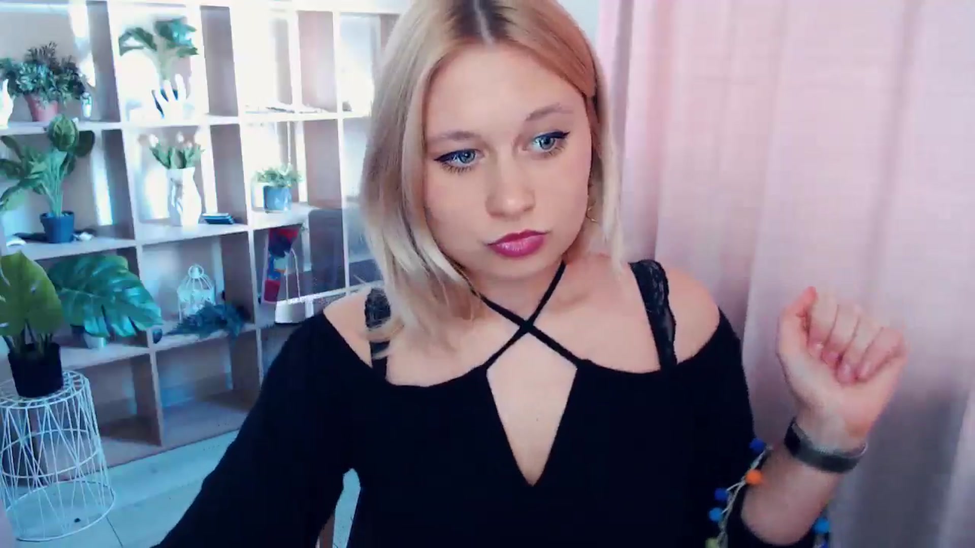 Gallery image thumbnail from Kukla_kolduna's myfreecams stream on, 04/13/2025, 13:48 image 11 of 20