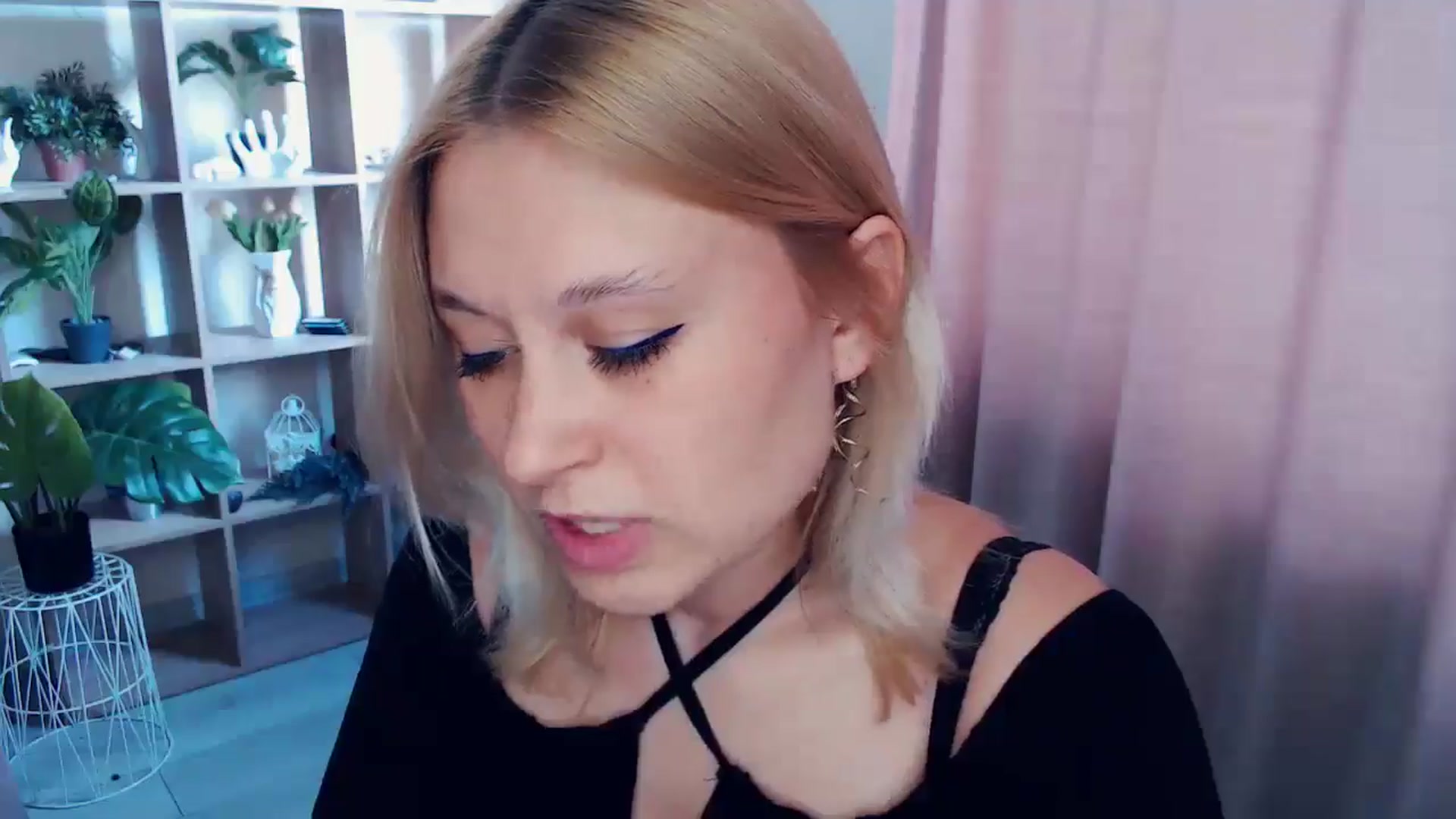 Gallery image thumbnail from Kukla_kolduna's myfreecams stream on, 04/13/2025, 13:48 image 2 of 20
