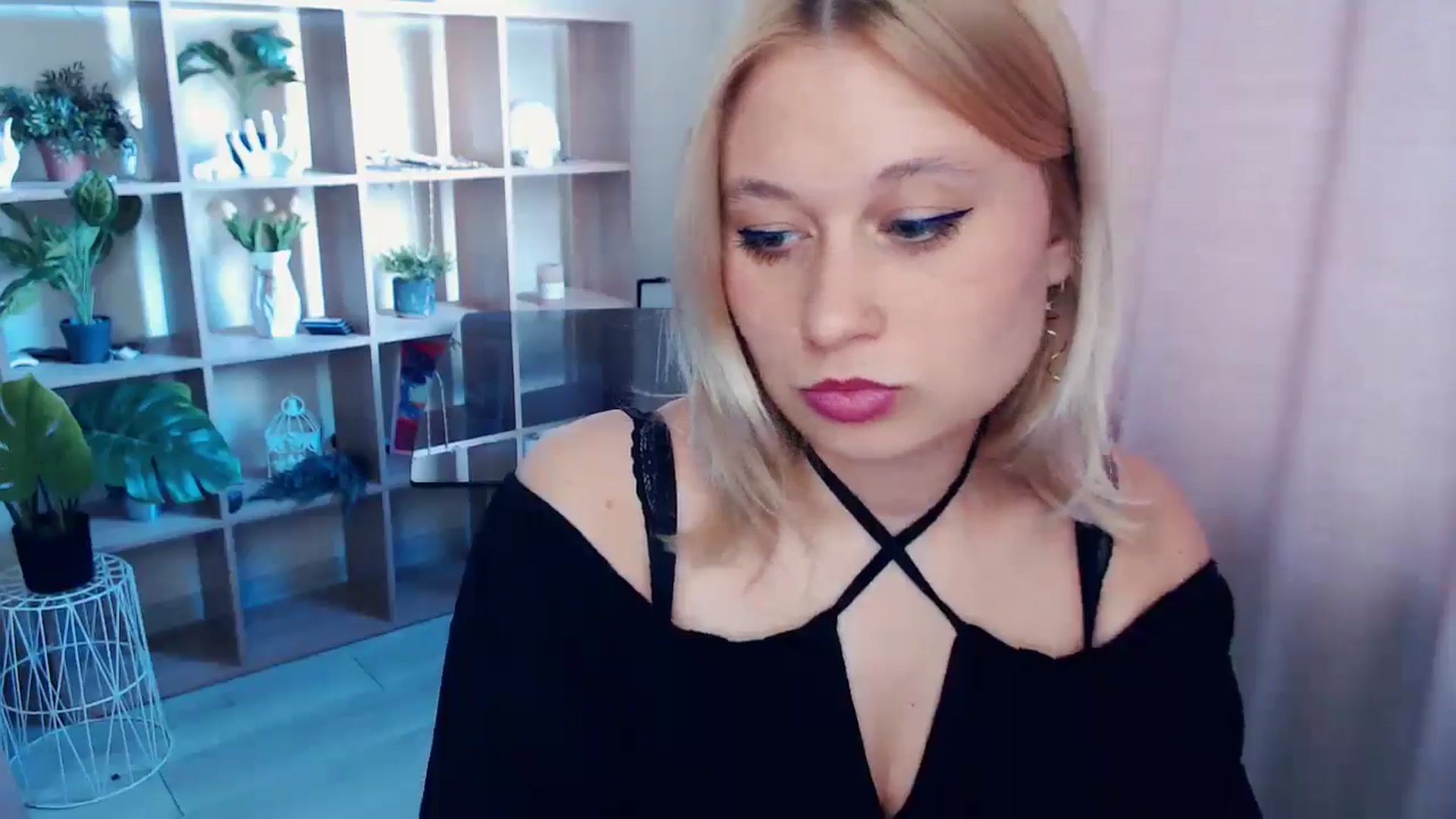 Gallery image thumbnail from Kukla_kolduna's myfreecams stream on, 04/13/2025, 13:48 image 17 of 20