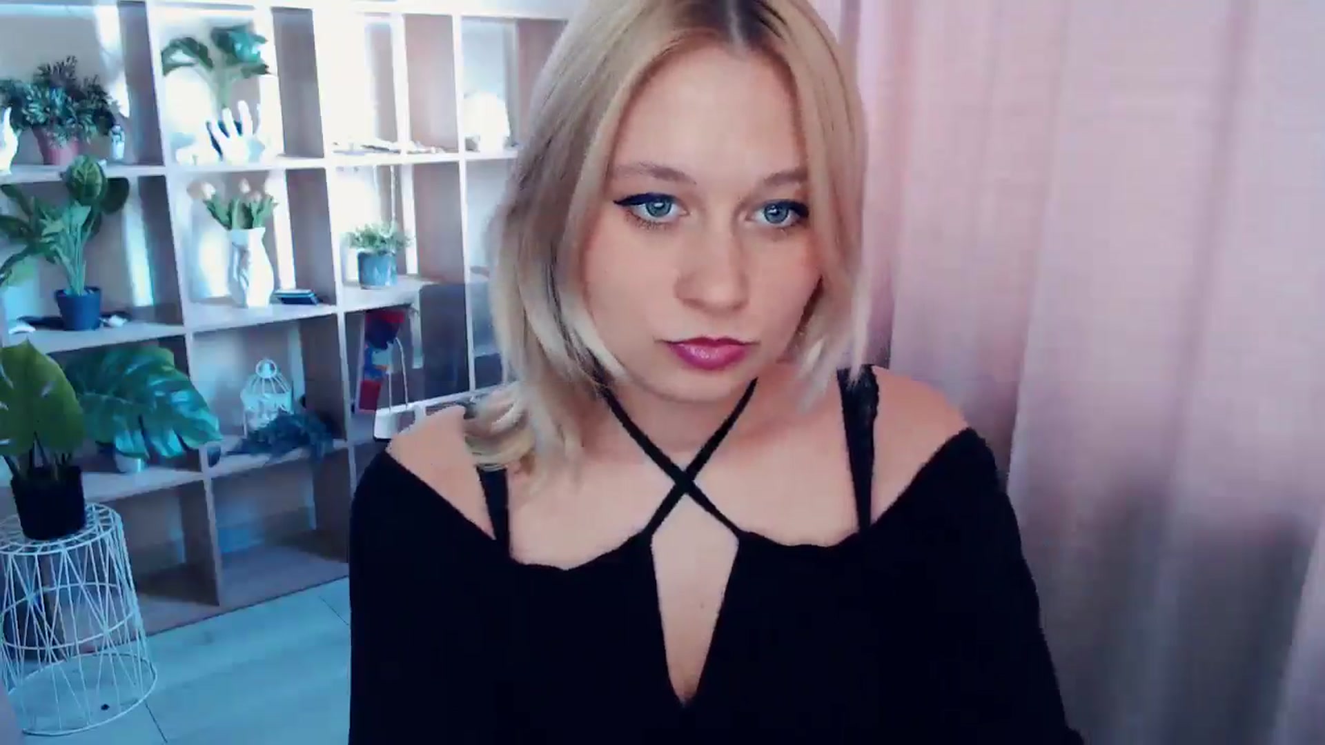 Gallery image thumbnail from Kukla_kolduna's myfreecams stream on, 04/13/2025, 13:48 image 10 of 20